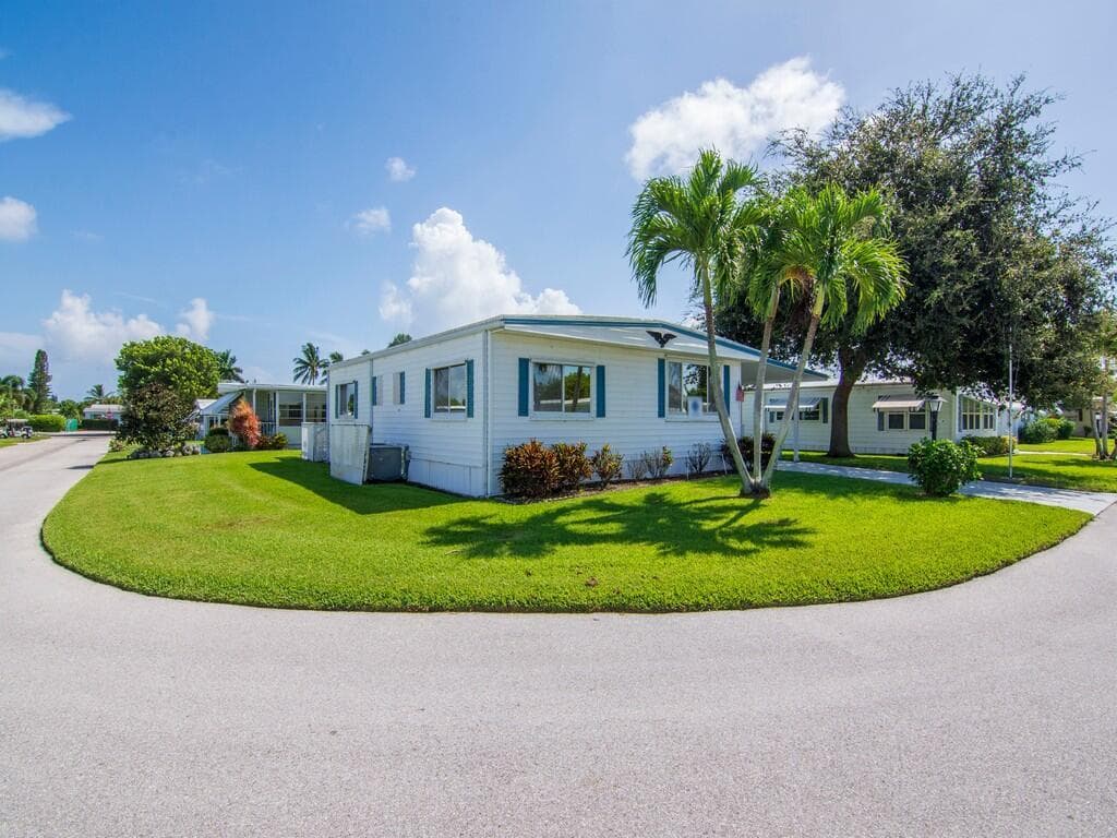 264 NE Cameo Way, Jensen Beach, FL 34957 — photo 6 of 34