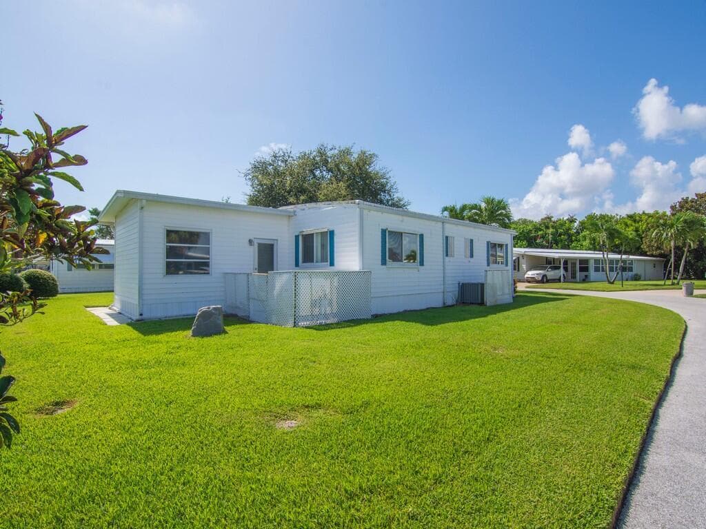 264 NE Cameo Way, Jensen Beach, FL 34957 — photo 7 of 34