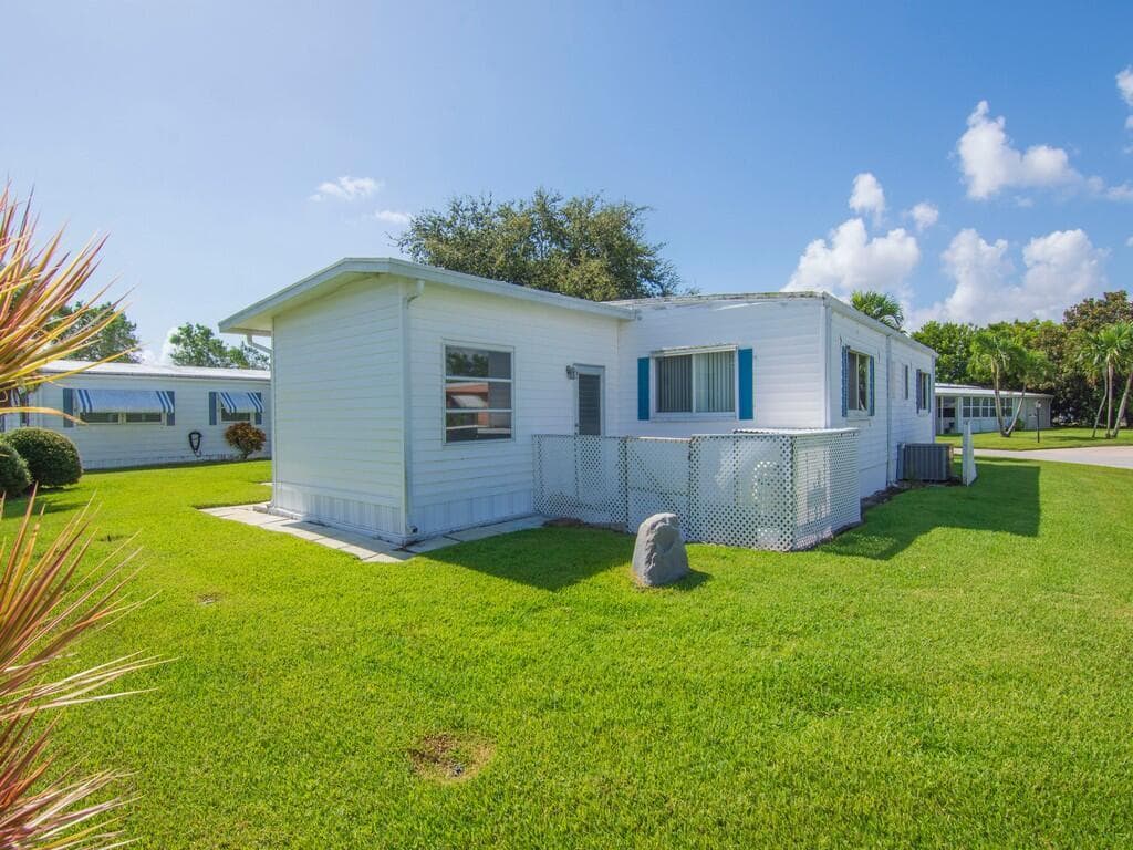 264 NE Cameo Way, Jensen Beach, FL 34957 — photo 8 of 34