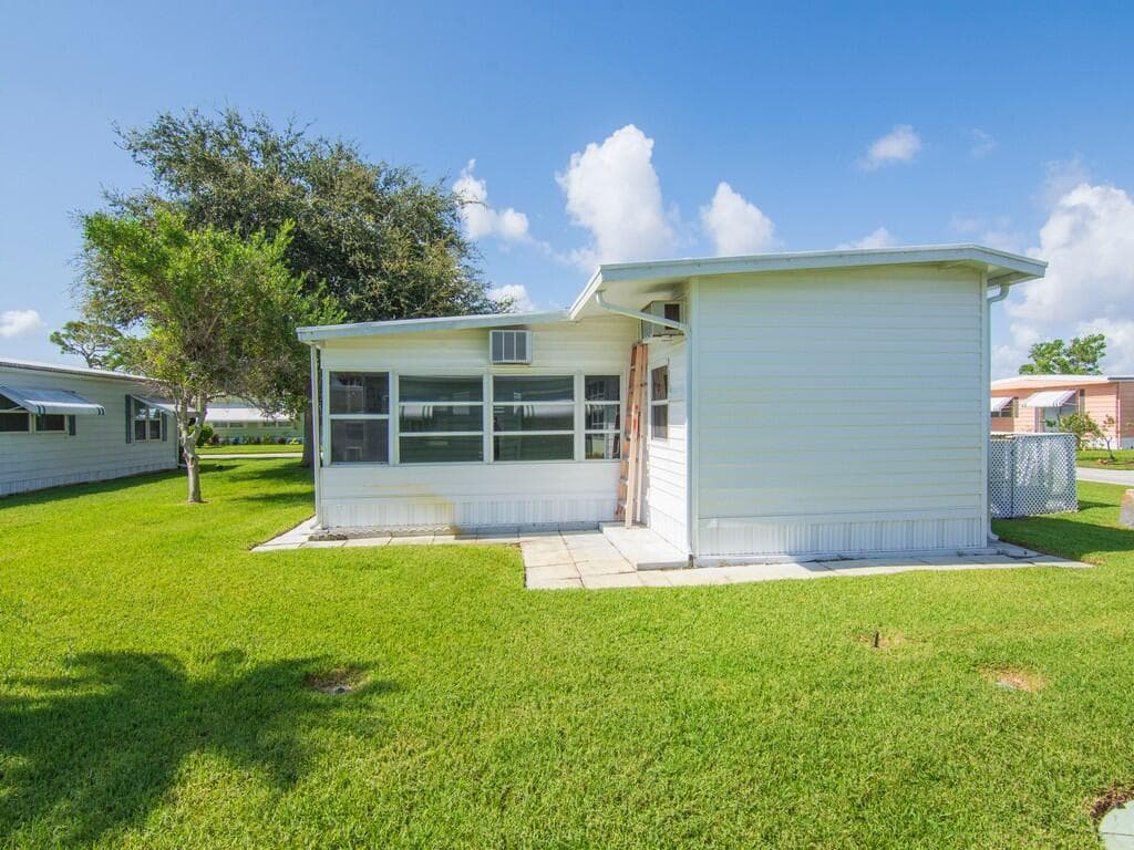 264 NE Cameo Way, Jensen Beach, FL 34957 — photo 9 of 34