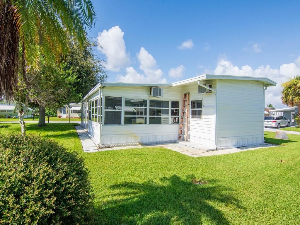 264 NE Cameo Way, Jensen Beach, FL 34957 — photo 10 of 34