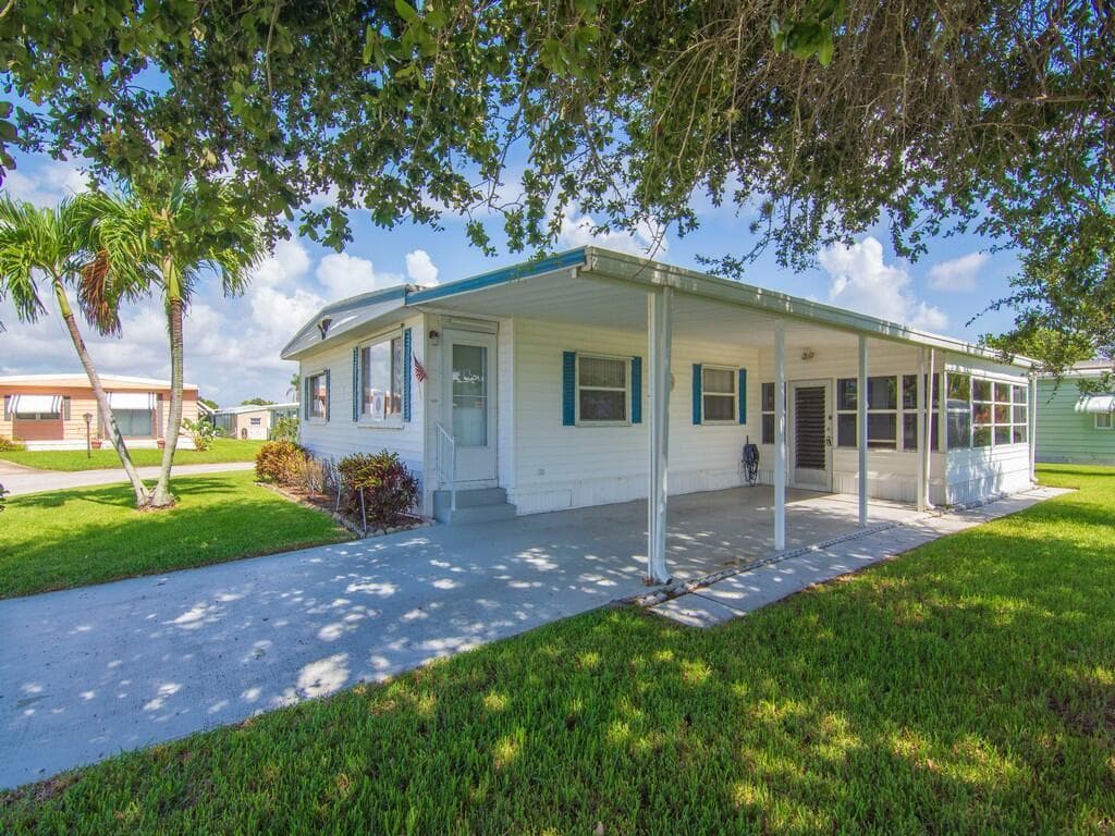 264 NE Cameo Way, Jensen Beach, FL 34957 — photo 13 of 34