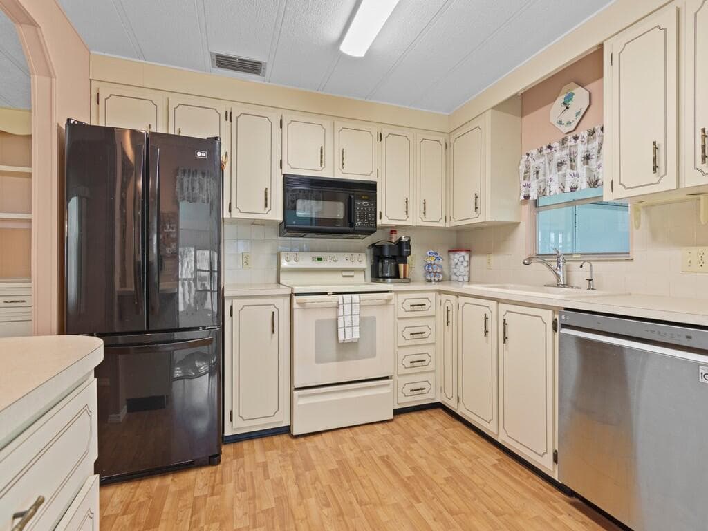 264 NE Cameo Way, Jensen Beach, FL 34957 — photo 24 of 34