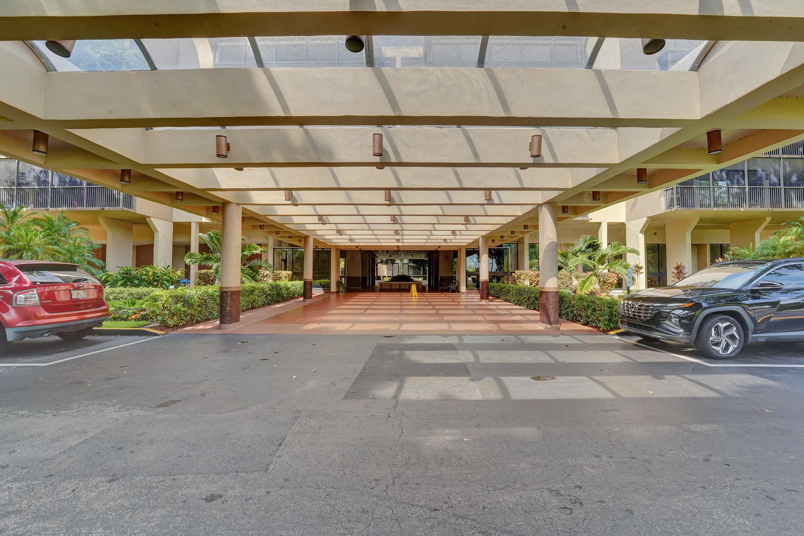 2802 N 46th Avenue B620, Hollywood, FL 33021 — photo 2 of 82