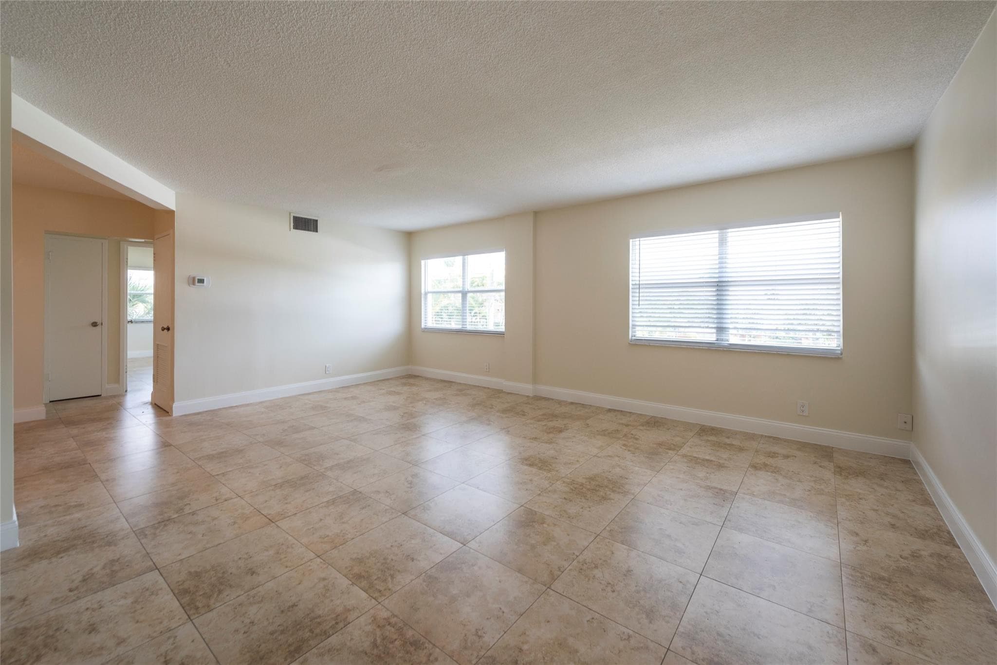 2555 NE 11th Street 302, Fort Lauderdale, FL 33304 — photo 7 of 21