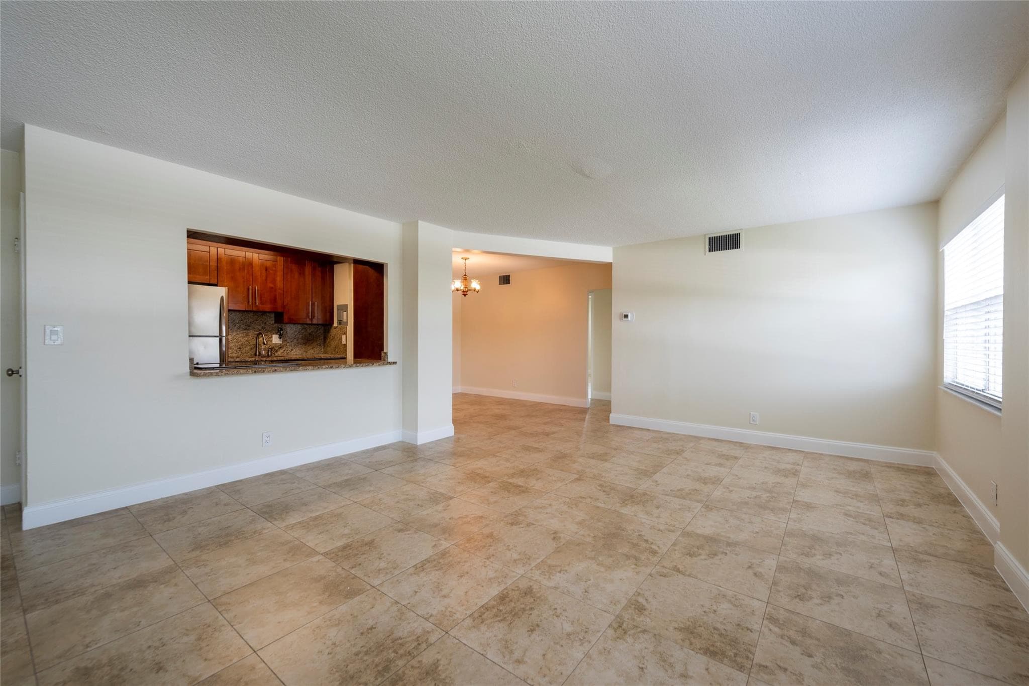 2555 NE 11th Street 302, Fort Lauderdale, FL 33304 — photo 9 of 21