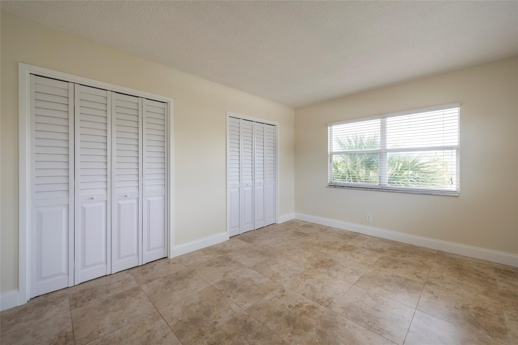 2555 NE 11th Street 302, Fort Lauderdale, FL 33304 — photo 13 of 21