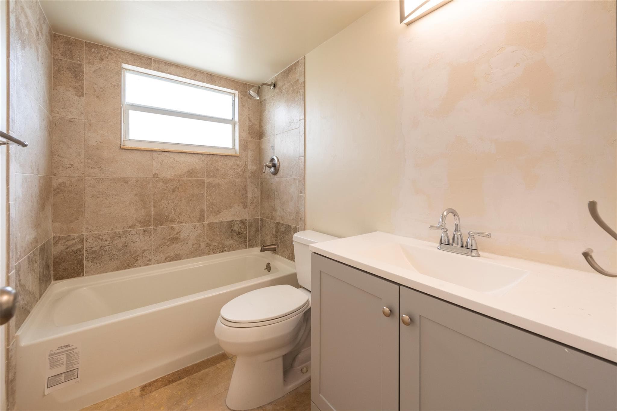 2555 NE 11th Street 302, Fort Lauderdale, FL 33304 — photo 14 of 21