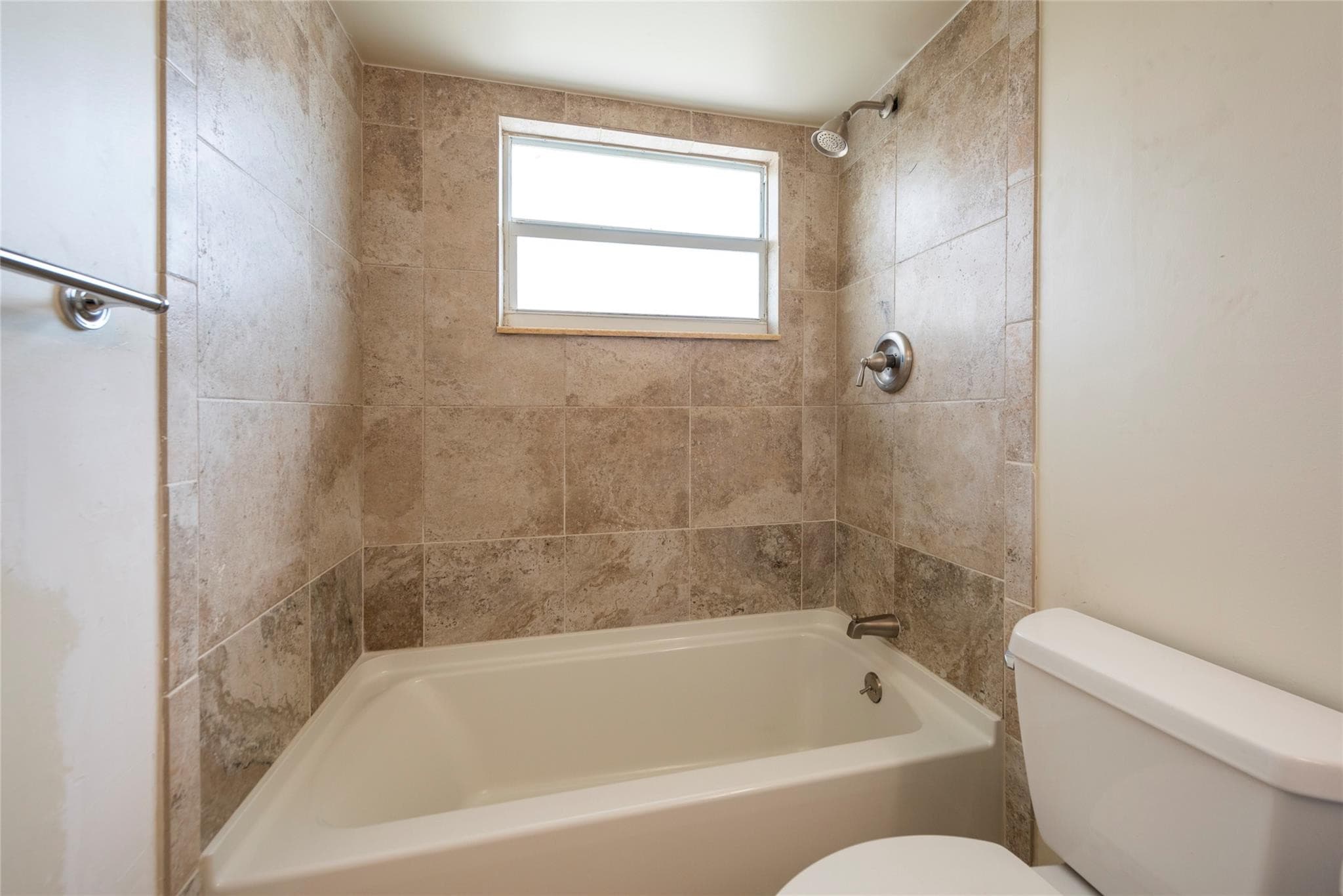 2555 NE 11th Street 302, Fort Lauderdale, FL 33304 — photo 15 of 21