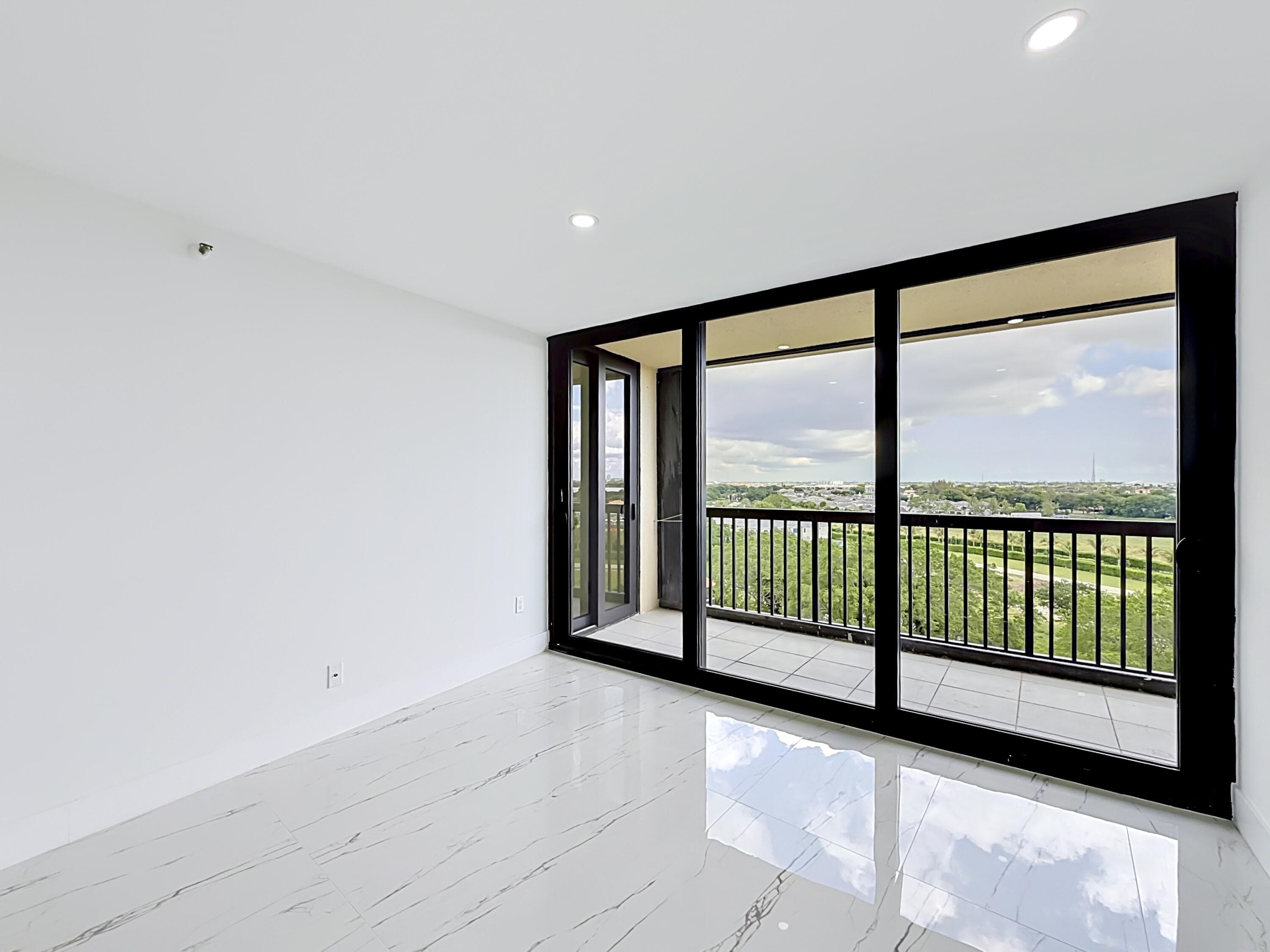 2480 Presidential Way 902, West Palm Beach, FL 33401 — photo 4 of 45