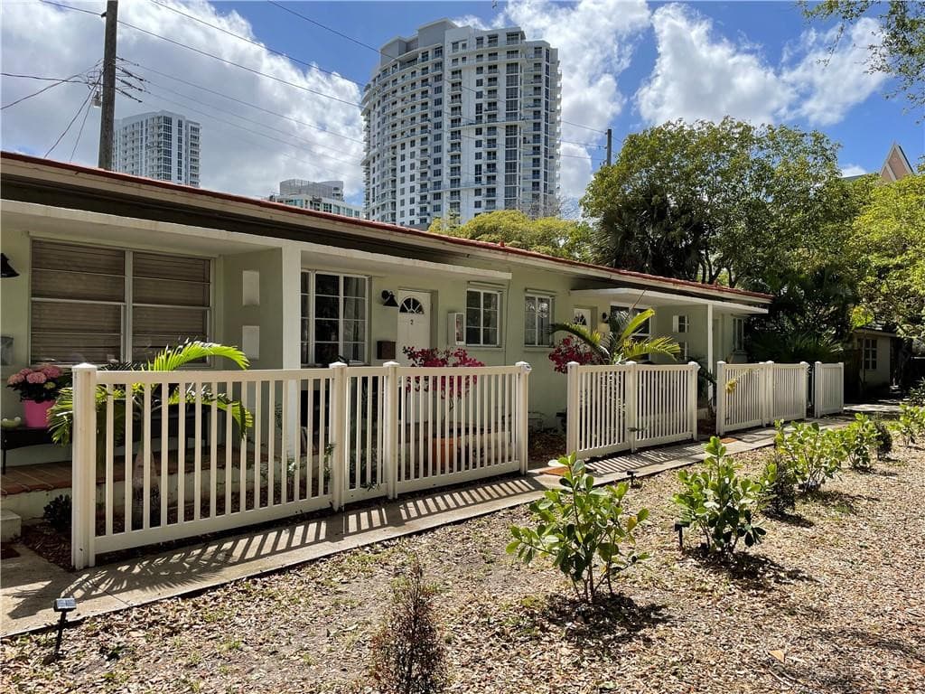 17 NE 9th Avenue 2, Fort Lauderdale, FL 33301 — photo 1 of 20