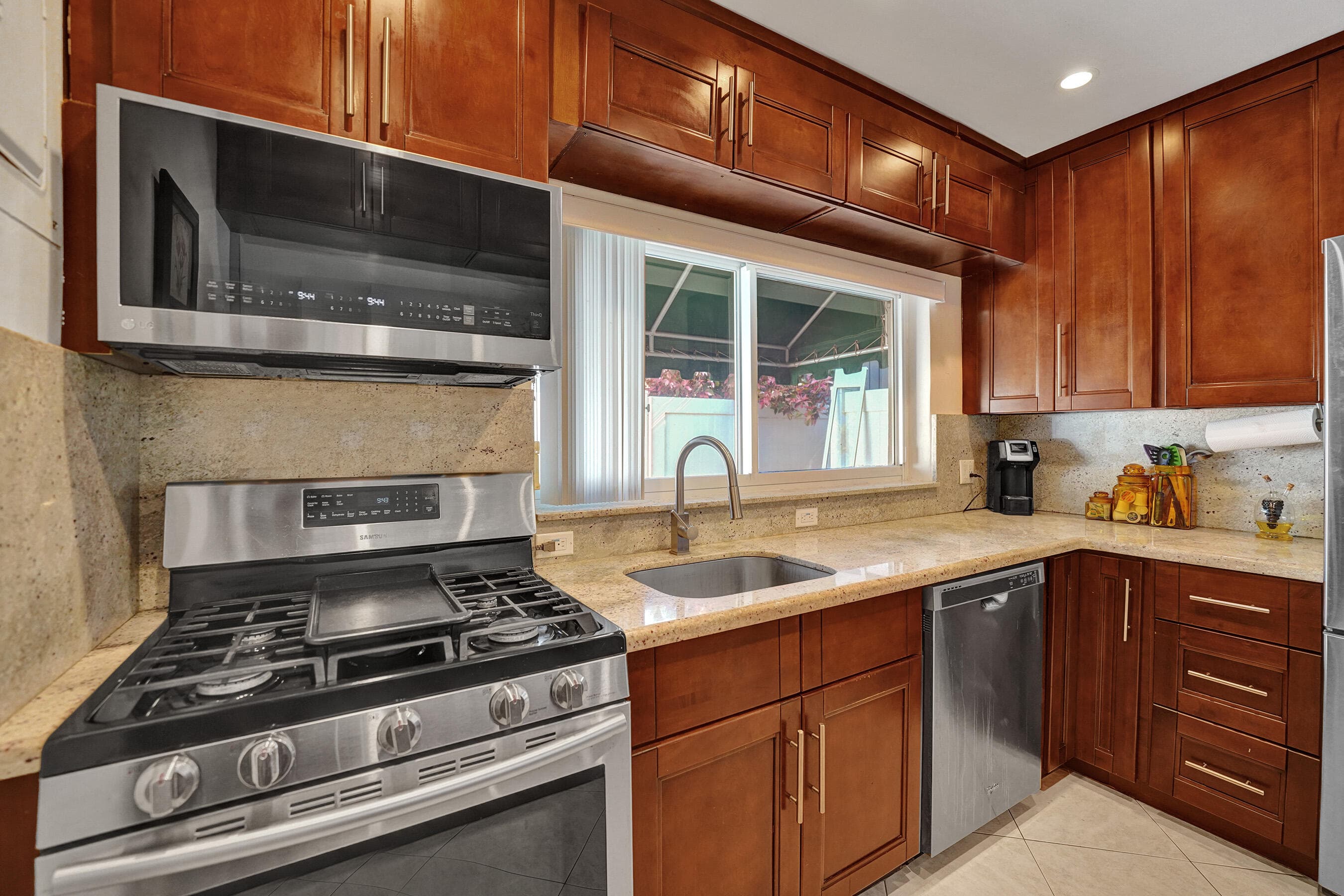 1036 NE 9th Avenue, Fort Lauderdale, FL 33304 — photo 19 of 87