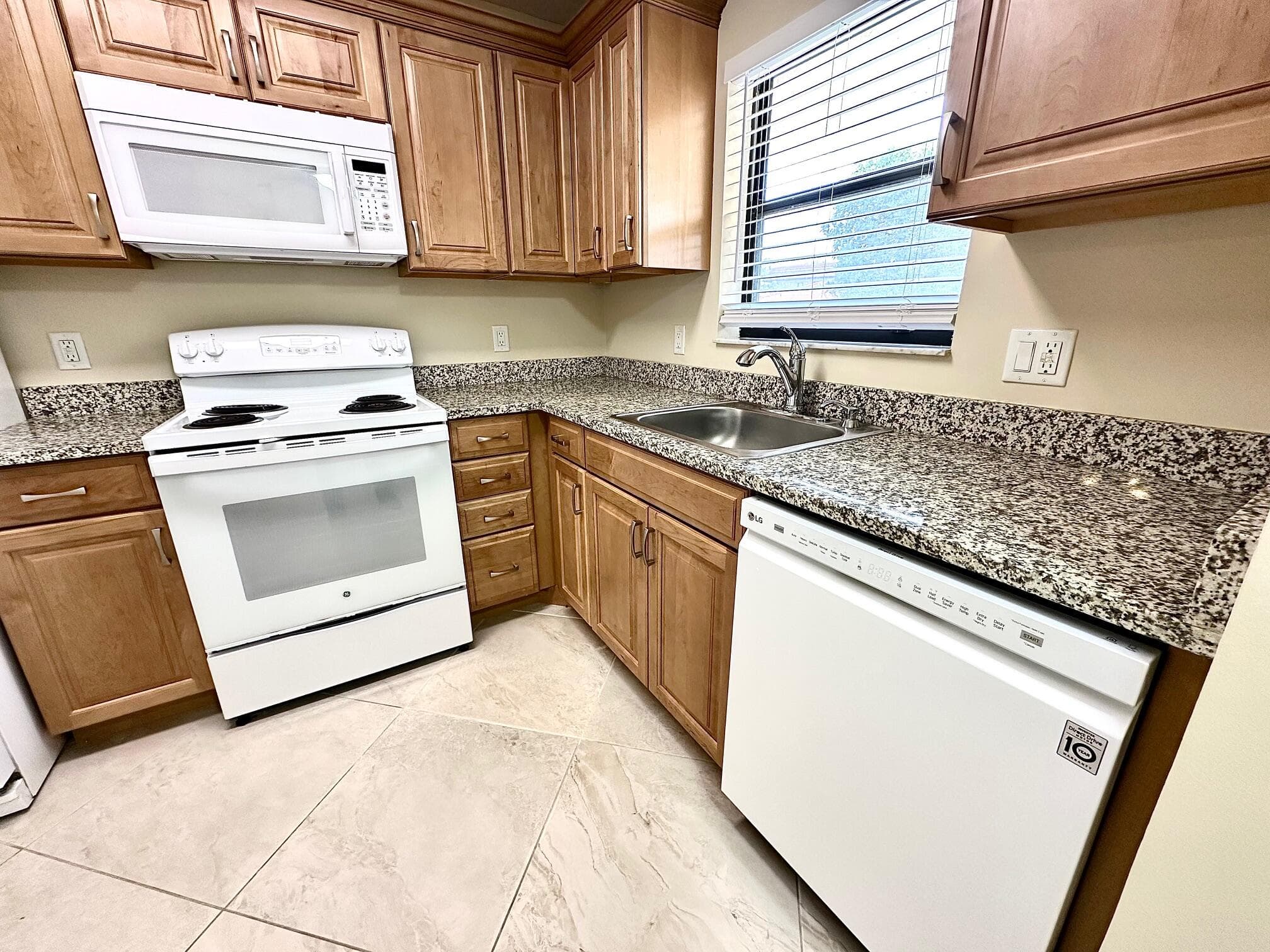 21904 Lake Forest Circle 101, Boca Raton, FL 33433 — photo 4 of 11