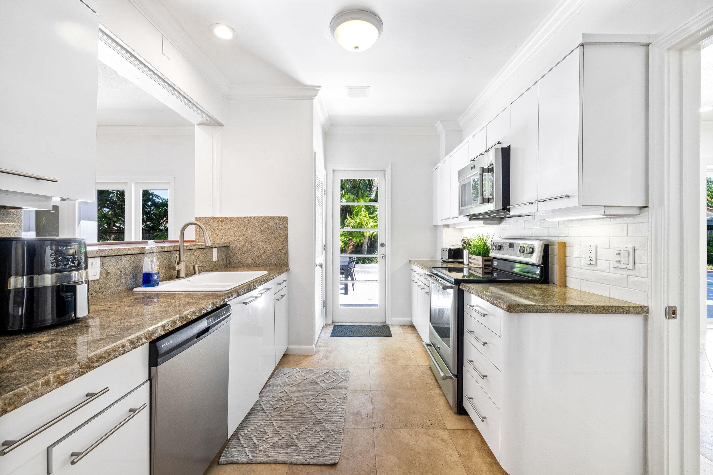 247 Plymouth Road, West Palm Beach, FL 33405 — photo 15 of 38