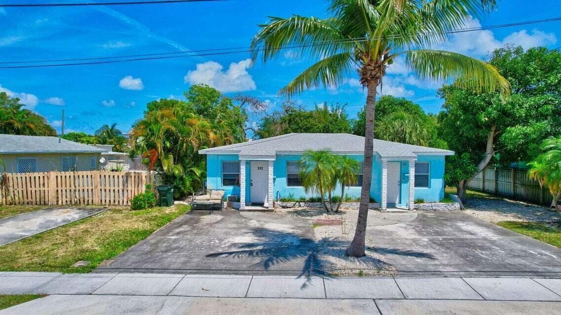 329 SE 3rd Avenue, Delray Beach, FL 33483 — photo 1 of 26