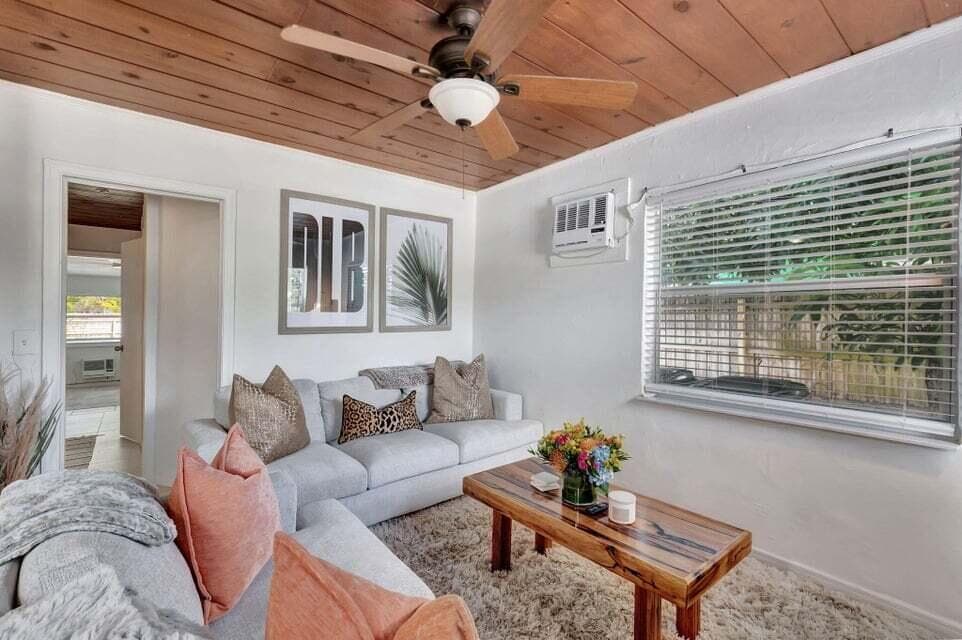 329 SE 3rd Avenue, Delray Beach, FL 33483 — photo 2 of 26
