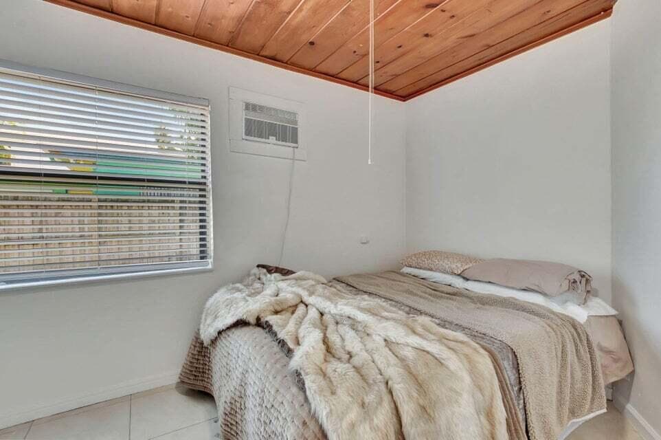 329 SE 3rd Avenue, Delray Beach, FL 33483 — photo 12 of 26
