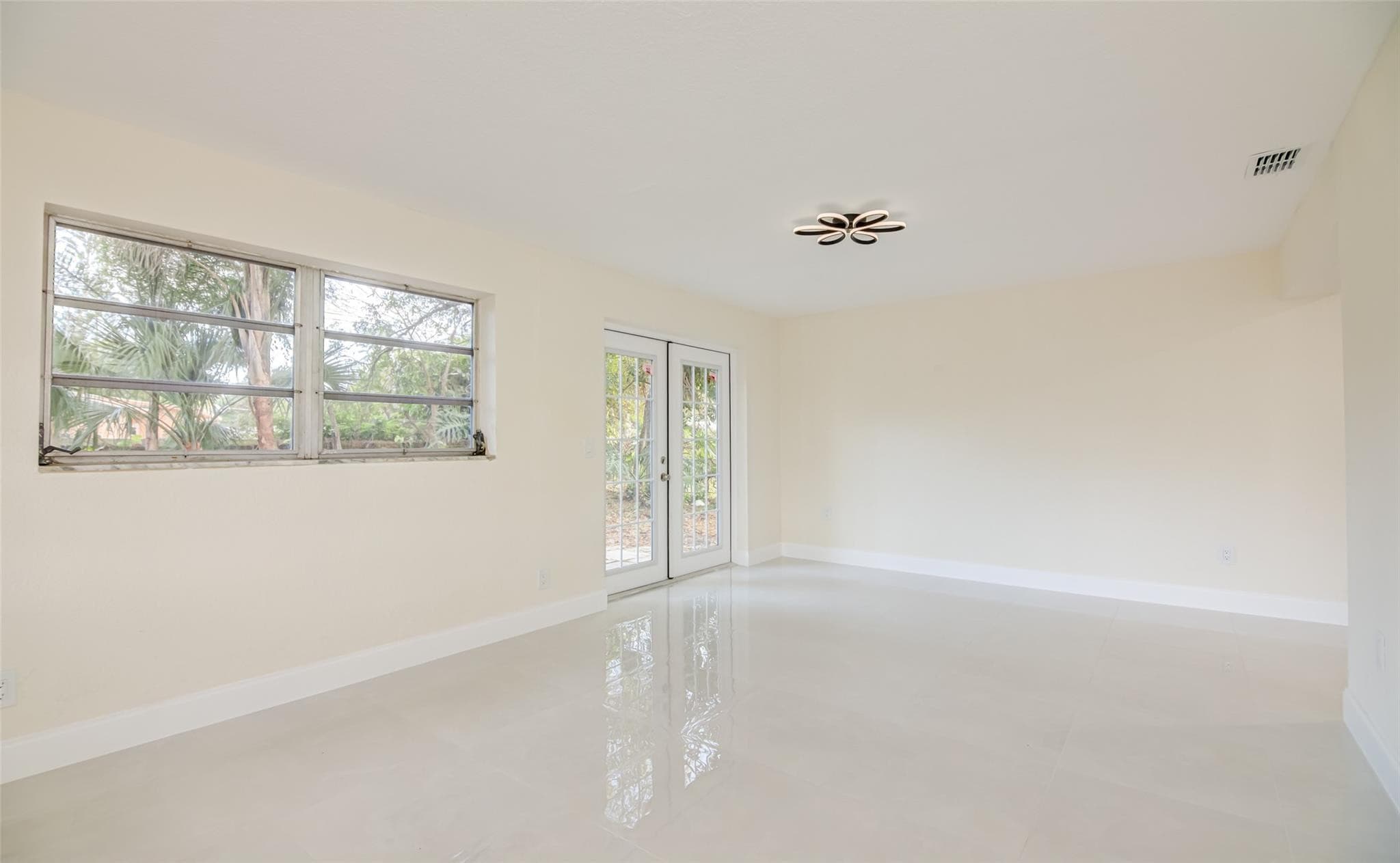 3105 18th Street, Vero Beach, FL 32960 — photo 10 of 34