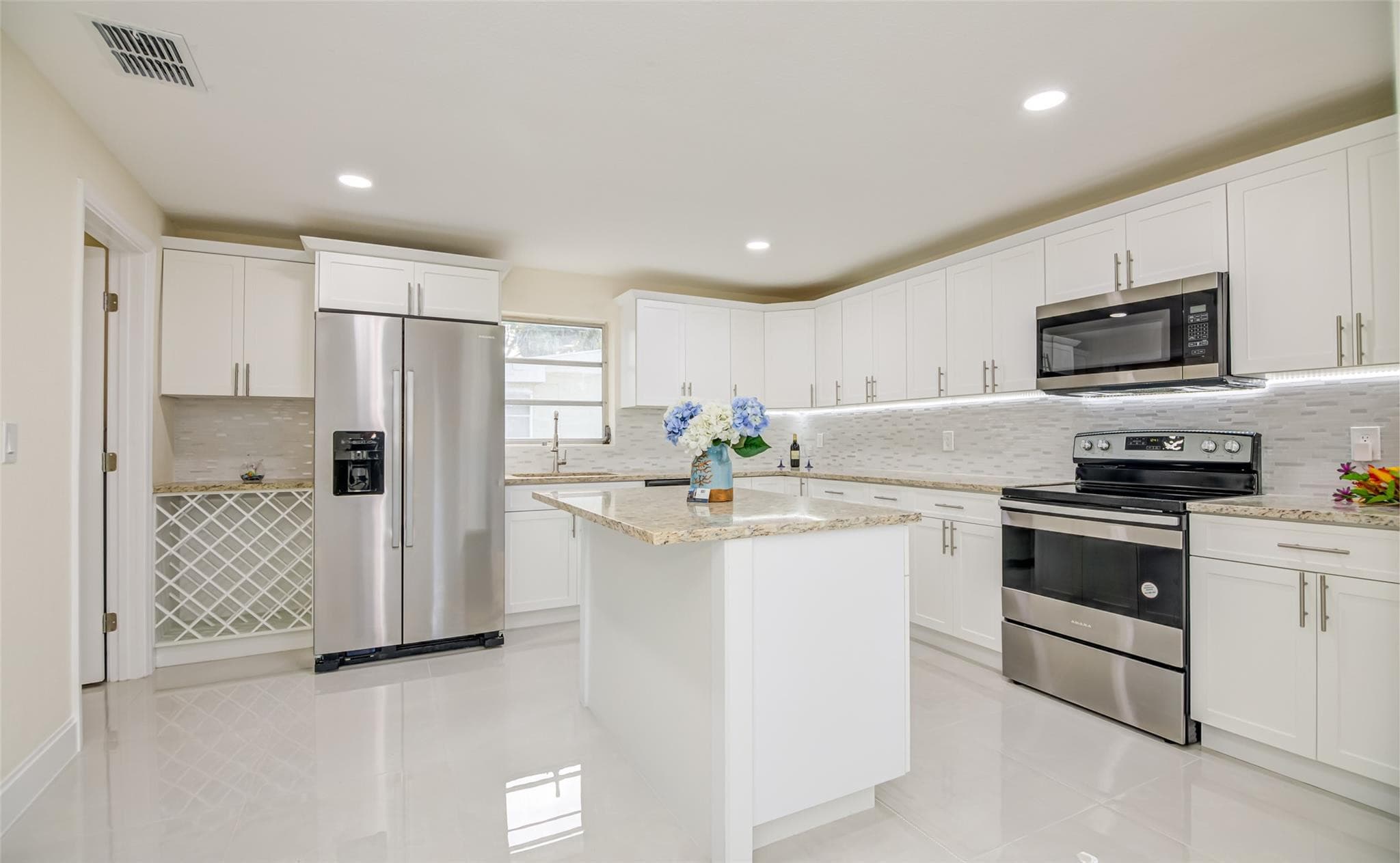 3105 18th Street, Vero Beach, FL 32960 — photo 12 of 34
