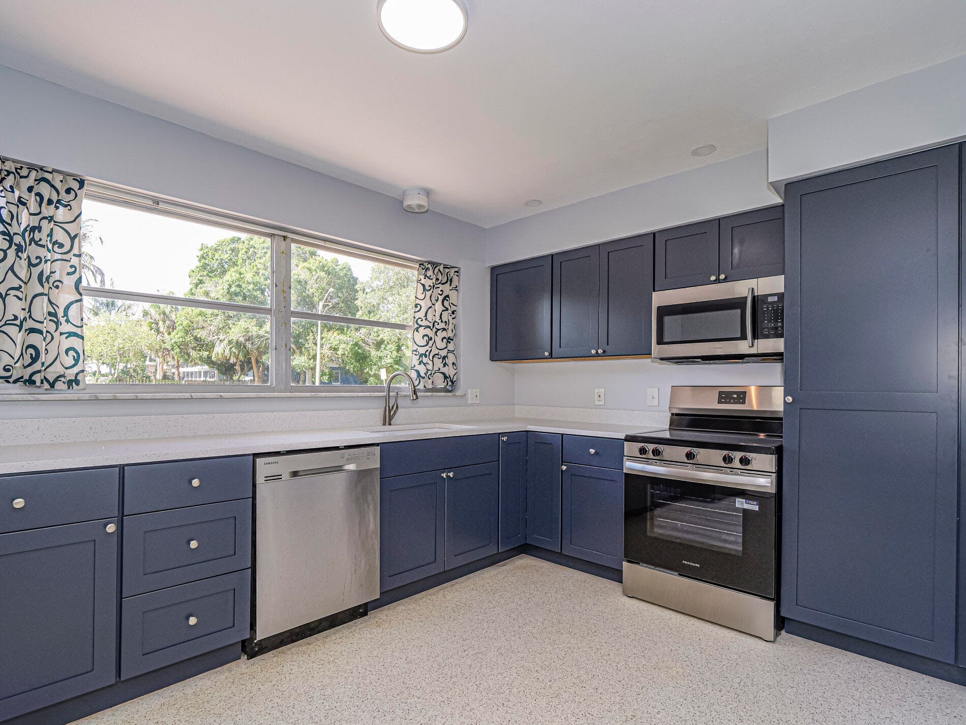 2616 15th Street, Vero Beach, FL 32960 — photo 11 of 31
