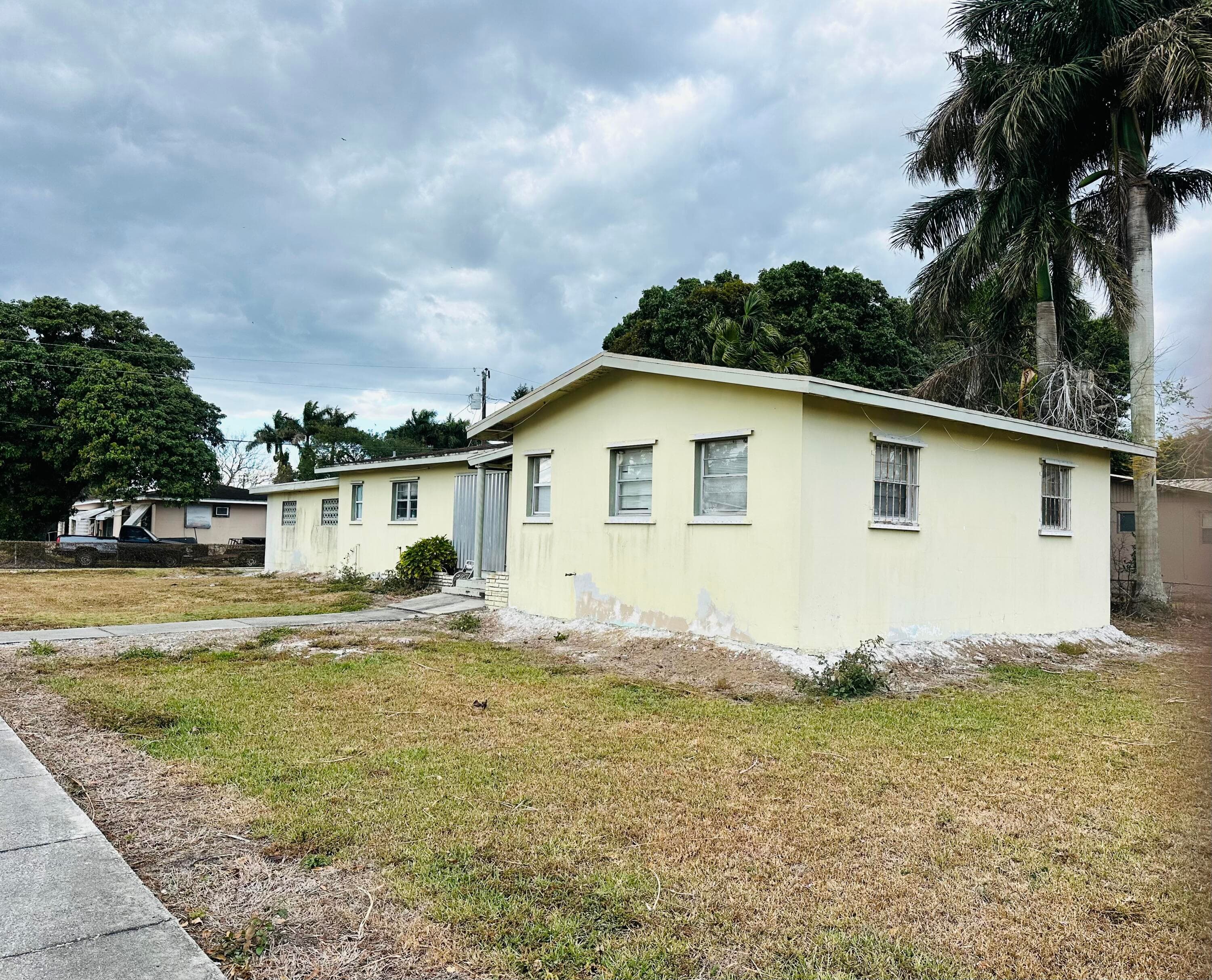 779 Barack Obama Boulevard, Pahokee, FL 33476 — photo 2 of 11