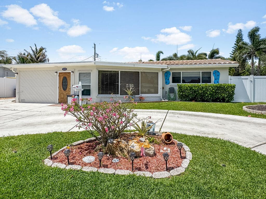 1009 SE 15th Street, Deerfield Beach, FL 33441 — photo 1 of 37