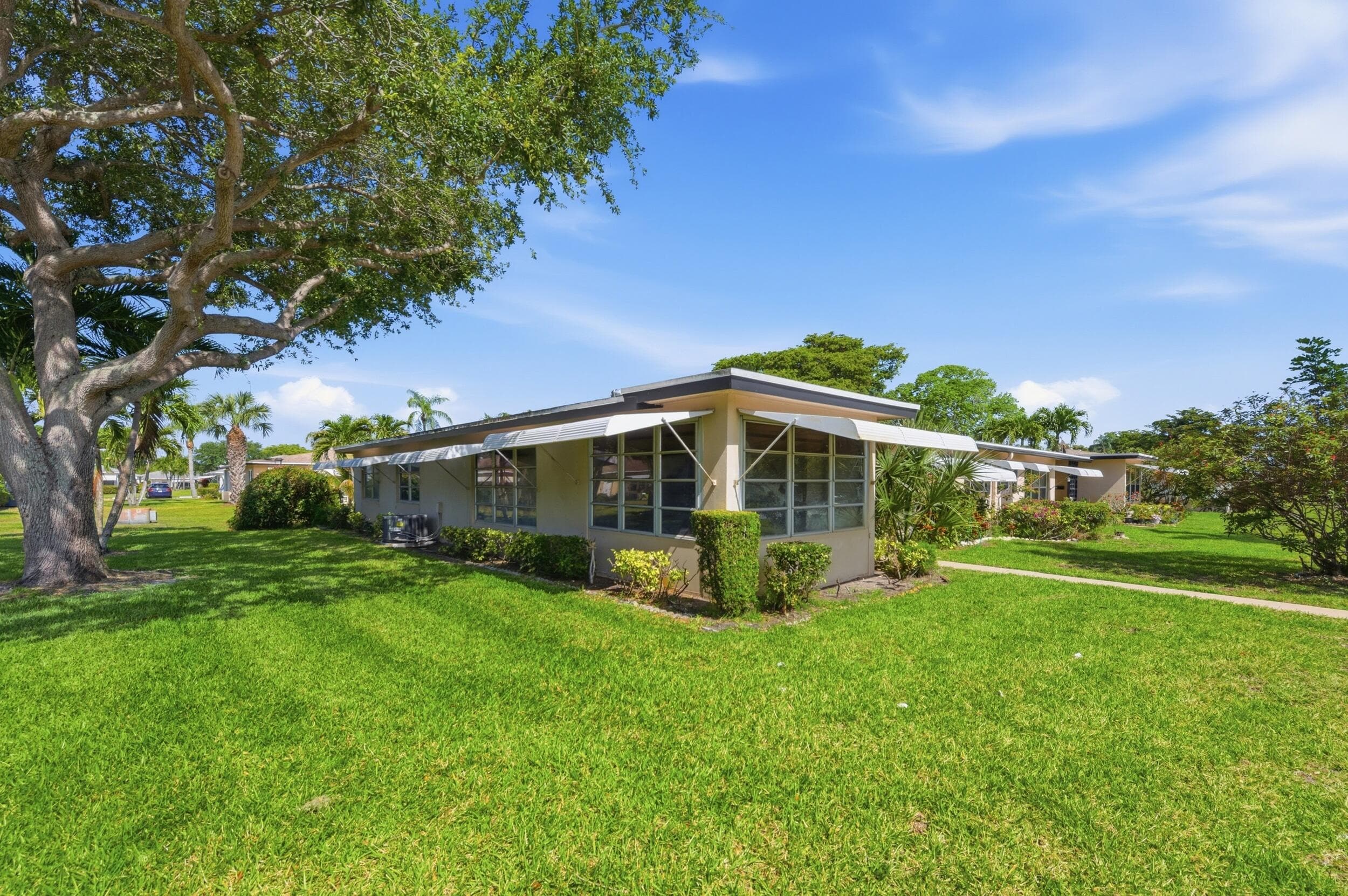940 S Drive Terrace A, Delray Beach, FL 33445 — photo 5 of 26