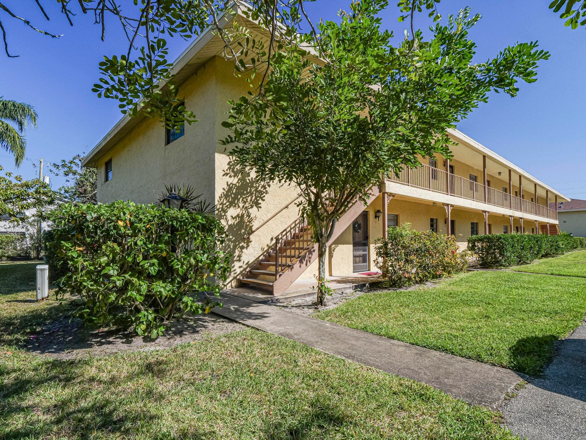 400 18th Street G2, Vero Beach, FL 32960 — photo 1 of 16