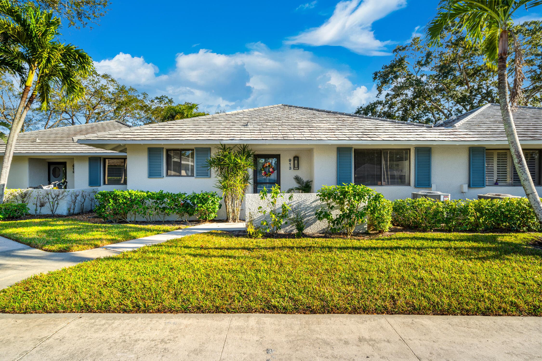 913 Club Drive, Palm Beach Gardens, FL 33418 — photo 2 of 39