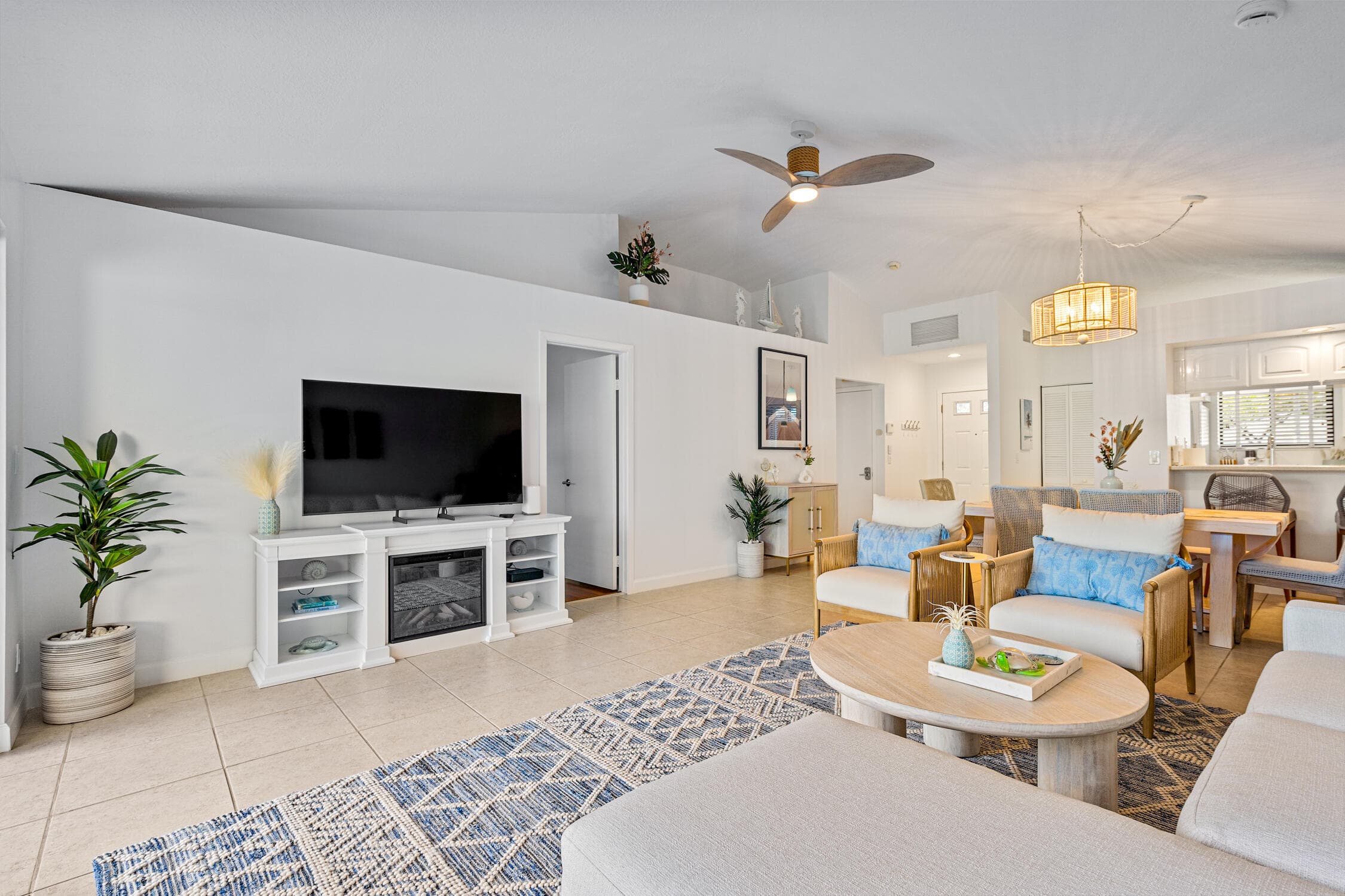 913 Club Drive, Palm Beach Gardens, FL 33418 — photo 5 of 39