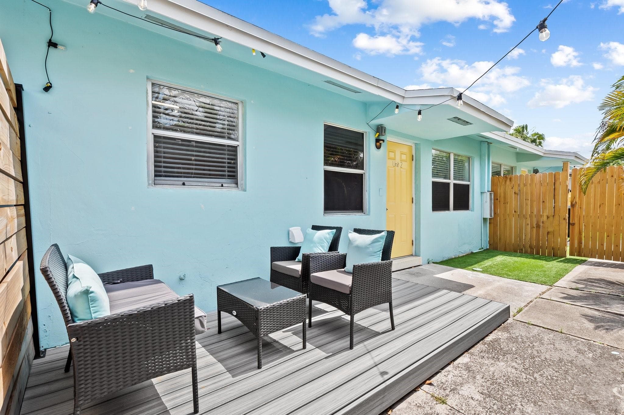 1464 N Dixie Highway 2, Fort Lauderdale, FL 33304 — photo 1 of 11