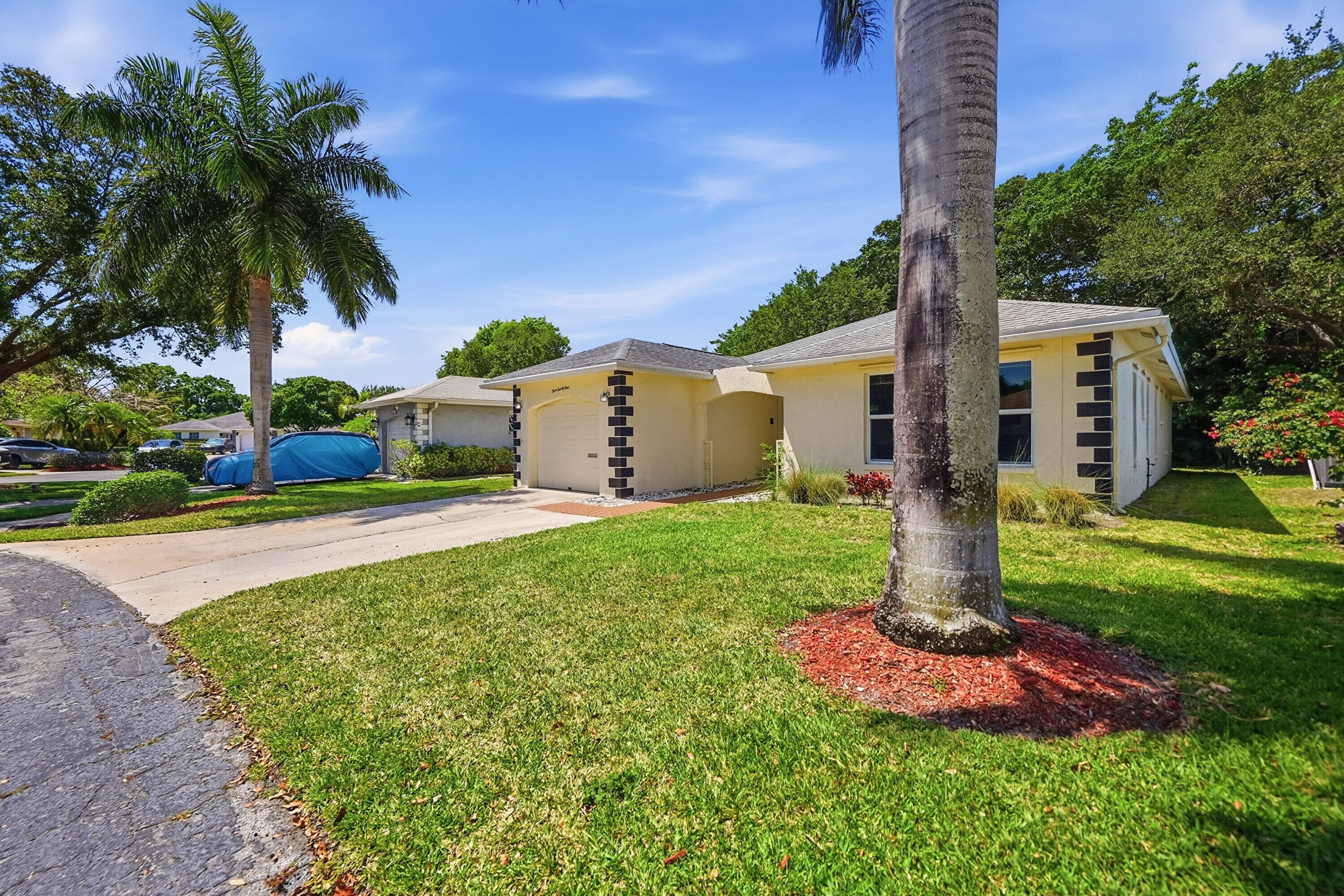 321 Del Rio Boulevard, Boca Raton, FL 33432 — photo 2 of 47