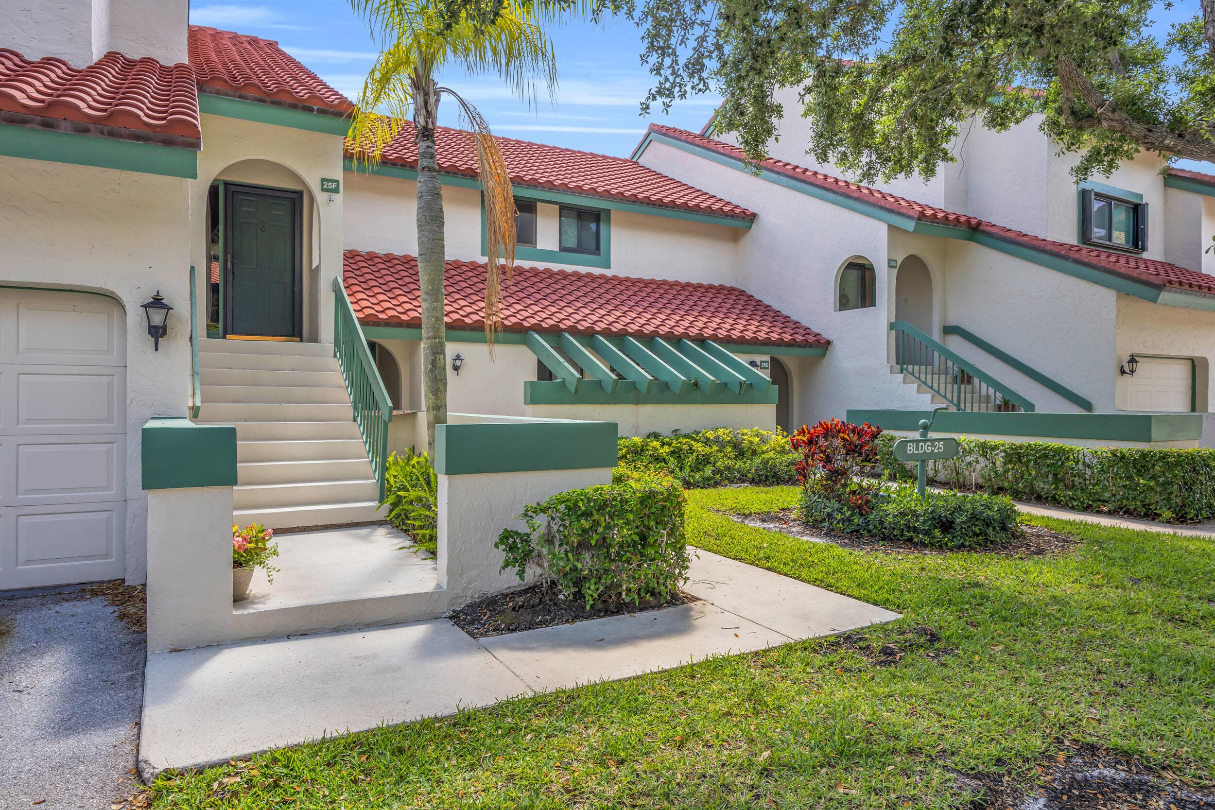 25 Lexington Lane W F, Palm Beach Gardens, FL 33418 — photo 2 of 21