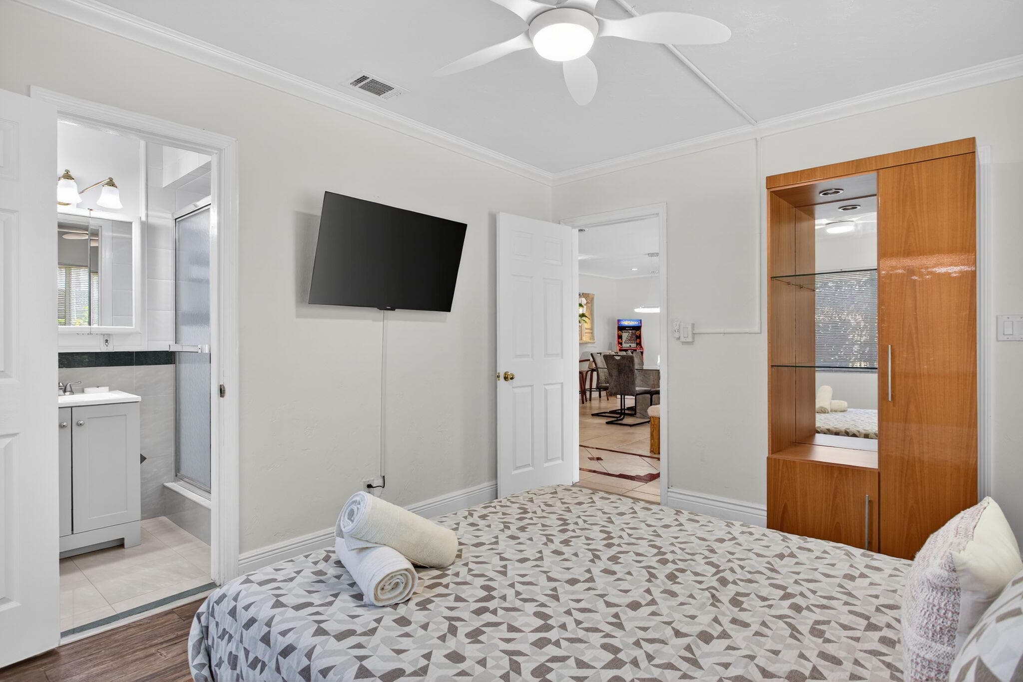 2101 NE 25th Street, Wilton Manors, FL 33305 — photo 10 of 62