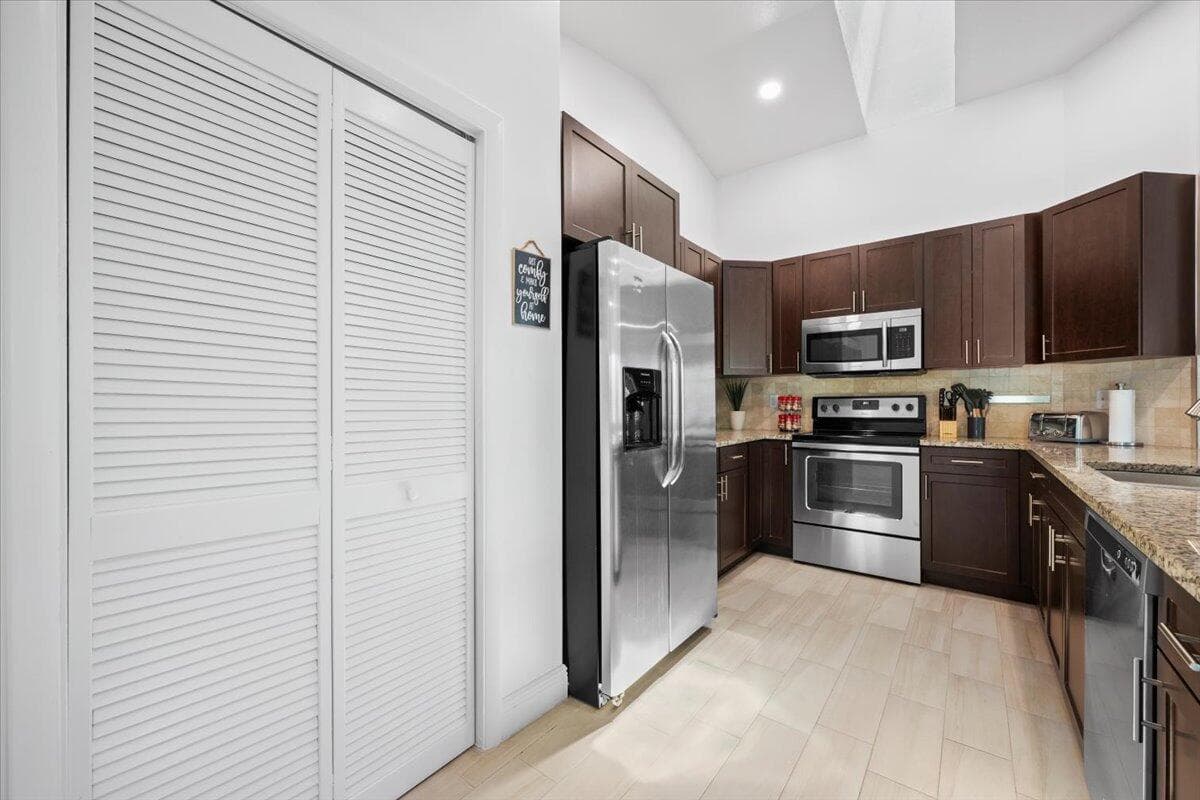 6075 Francis Street, Jupiter, FL 33458 — photo 7 of 39