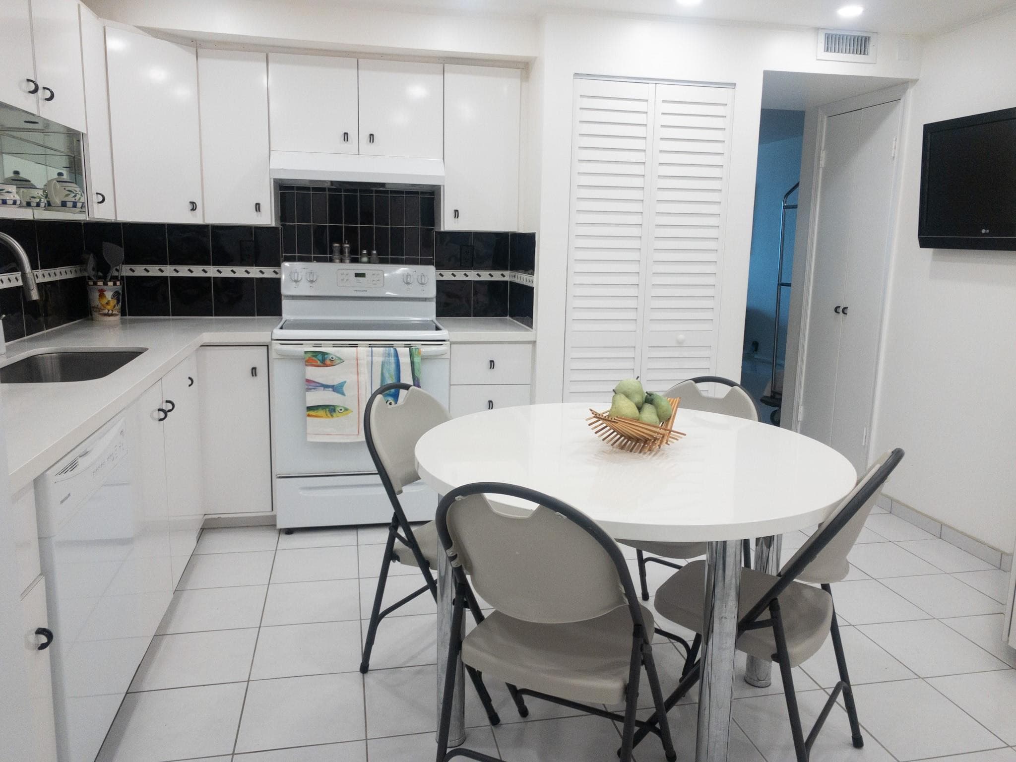 1370 S Ocean Boulevard S 1403, Pompano Beach, FL 33062 — photo 18 of 49