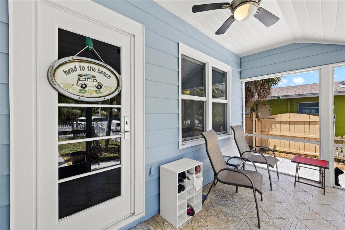 915 N K Street, Lake Worth Beach, FL 33460 — photo 4 of 38