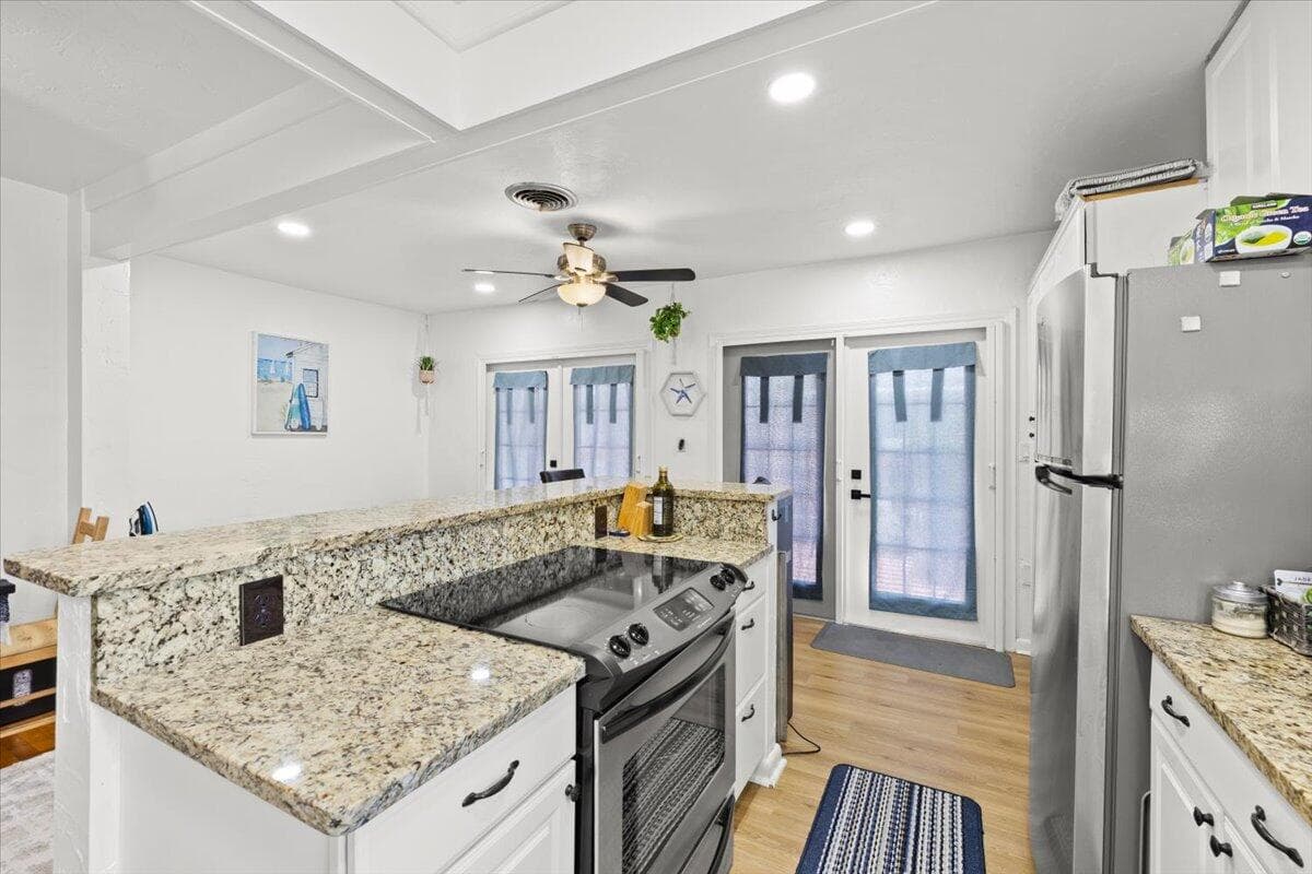915 N K Street, Lake Worth Beach, FL 33460 — photo 11 of 38