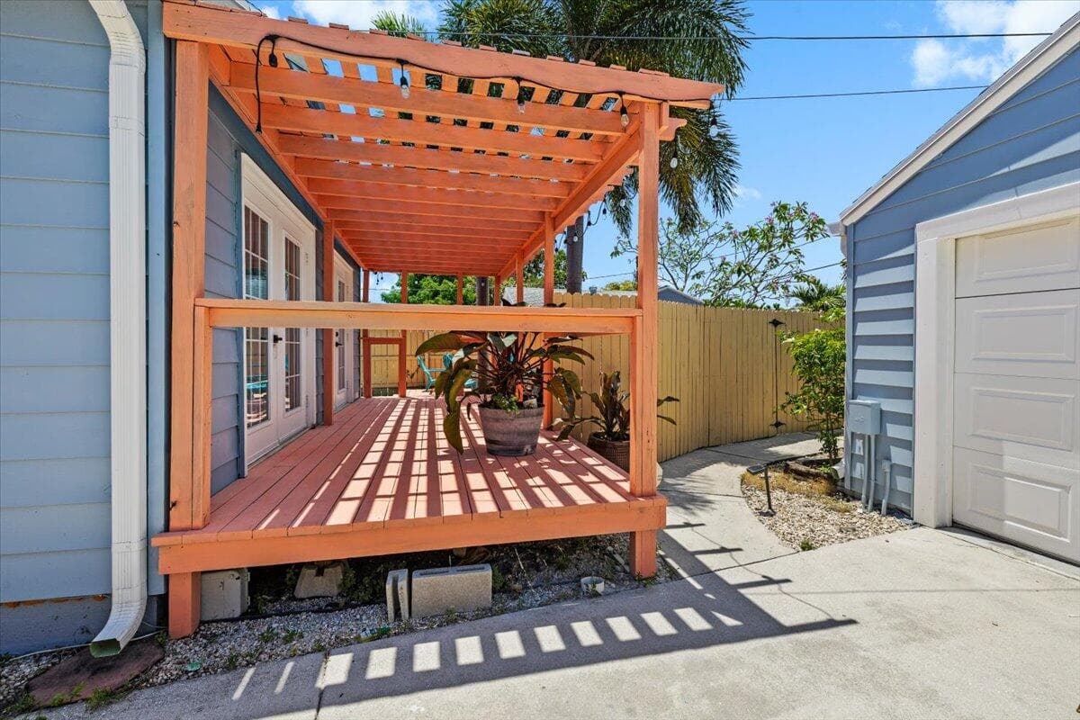915 N K Street, Lake Worth Beach, FL 33460 — photo 17 of 38