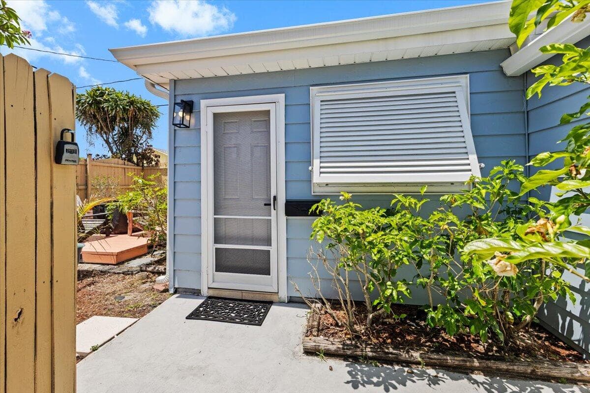 915 N K Street, Lake Worth Beach, FL 33460 — photo 18 of 38
