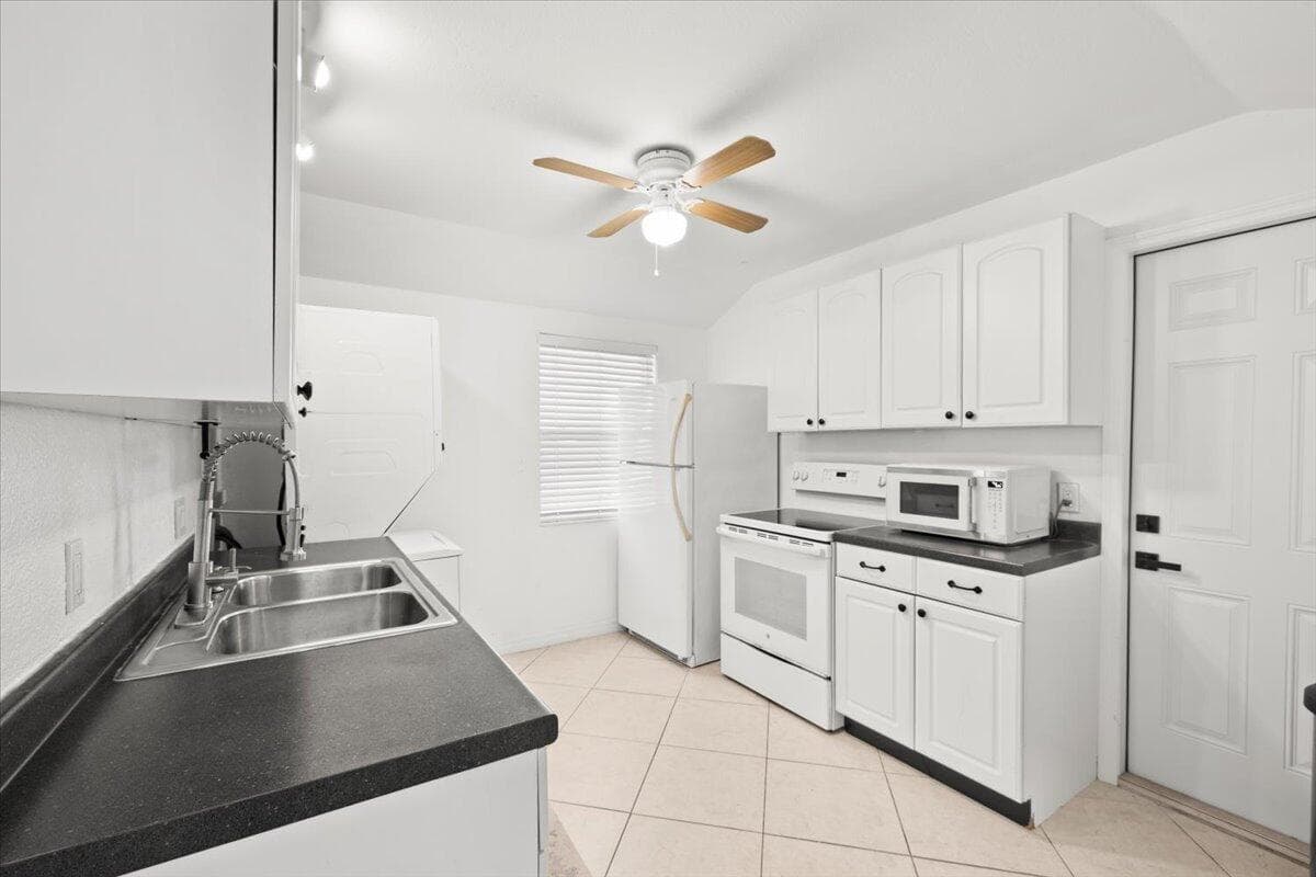 915 N K Street, Lake Worth Beach, FL 33460 — photo 21 of 38