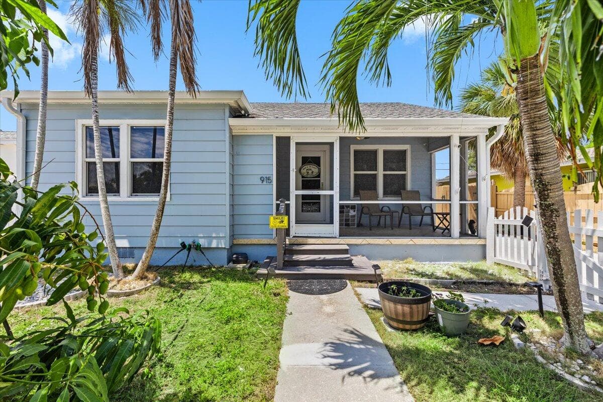 915 N K Street, Lake Worth Beach, FL 33460 — photo 3 of 39
