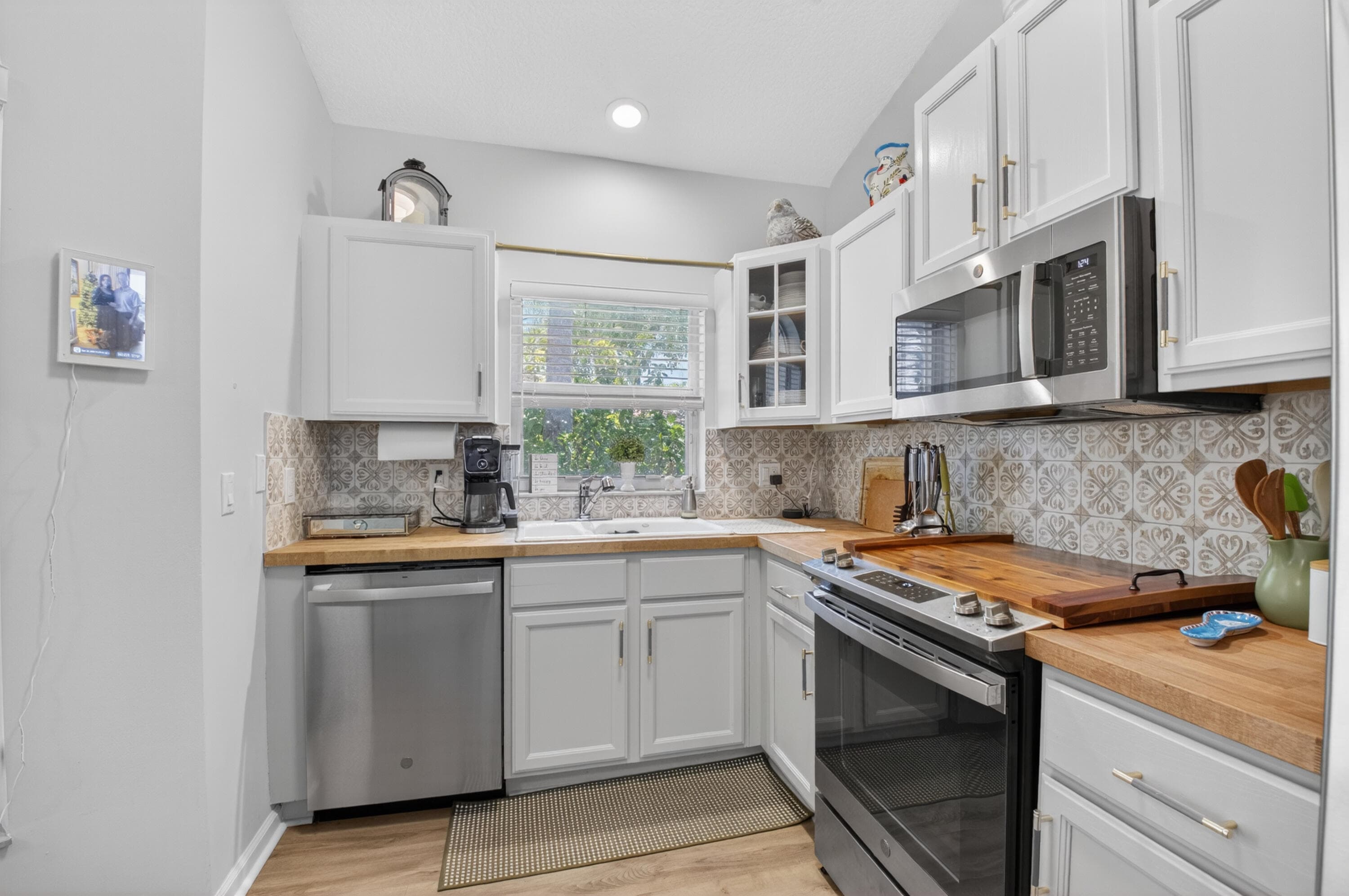 8446 Vía Serena, Boca Raton, FL 33433 — photo 4 of 30