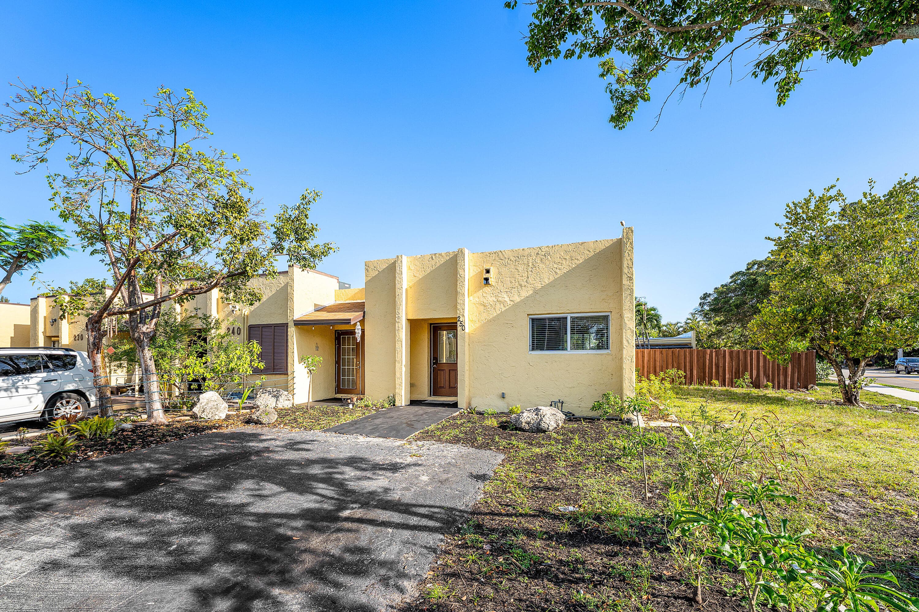 250 NW 43rd Place, Pompano Beach, FL 33064 — photo 2 of 34