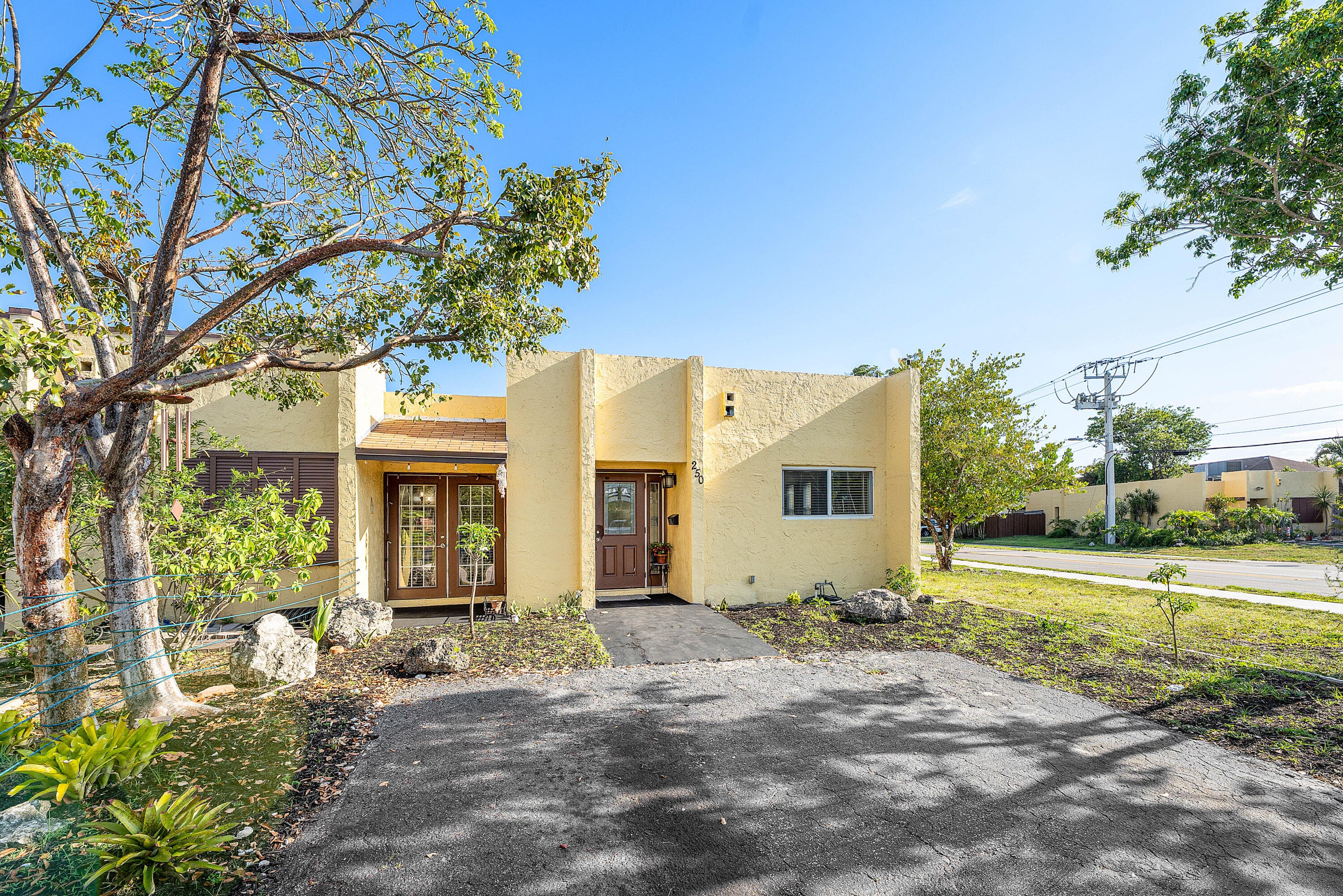 250 NW 43rd Place, Pompano Beach, FL 33064 — photo 3 of 34