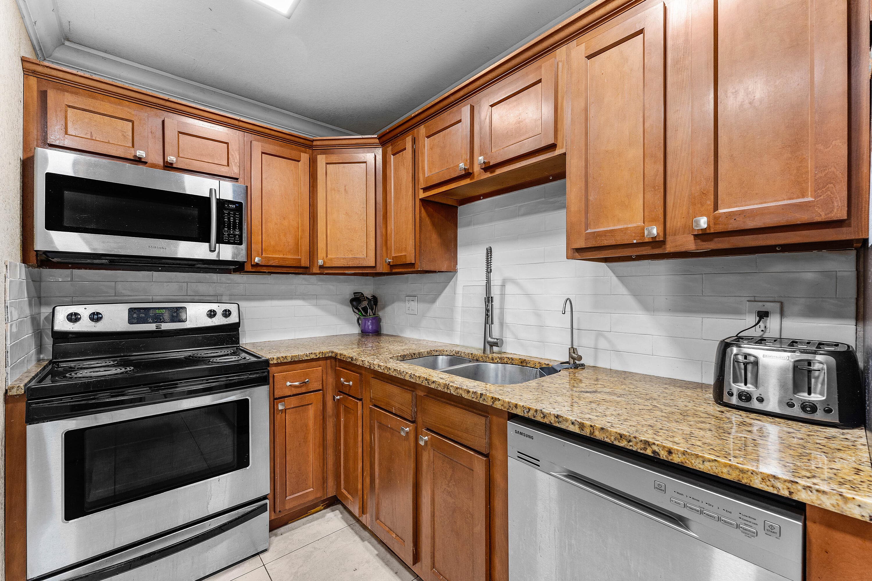 250 NW 43rd Place, Pompano Beach, FL 33064 — photo 14 of 34