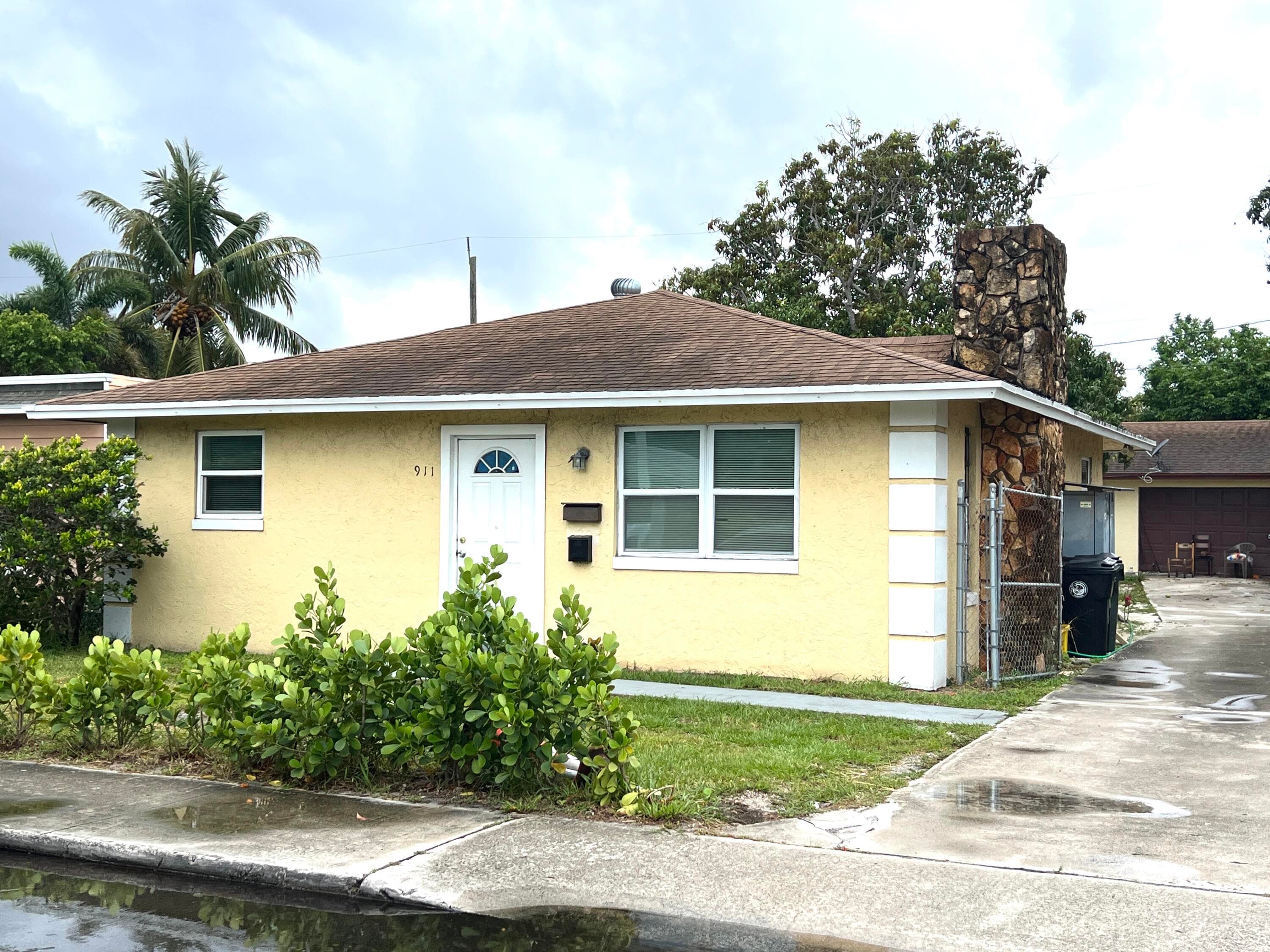 911 S D Street, Lake Worth Beach, FL 33460 — photo 1 of 16