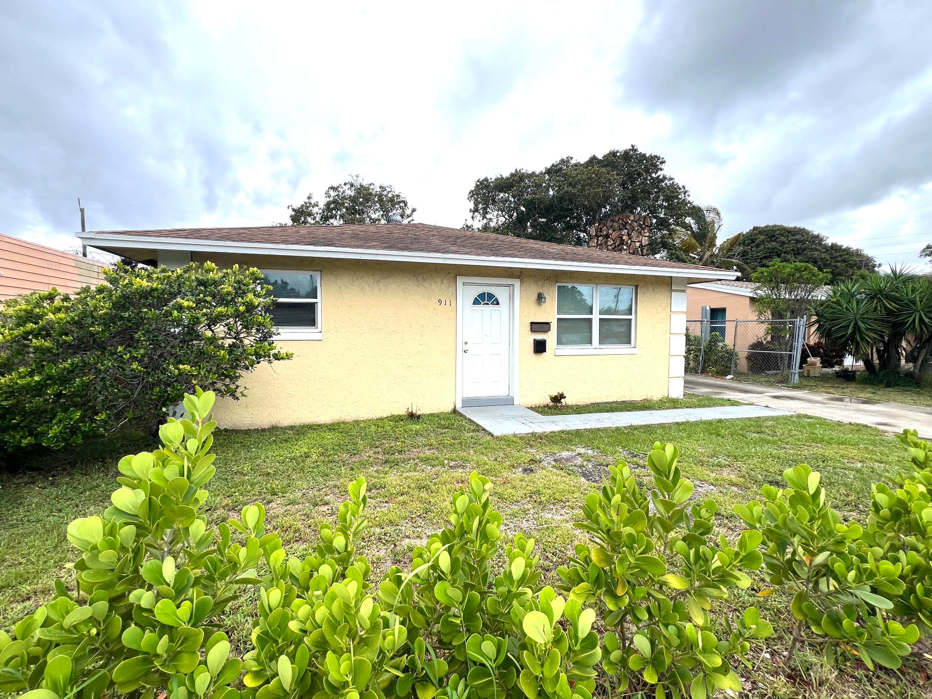 911 S D Street, Lake Worth Beach, FL 33460 — photo 2 of 16
