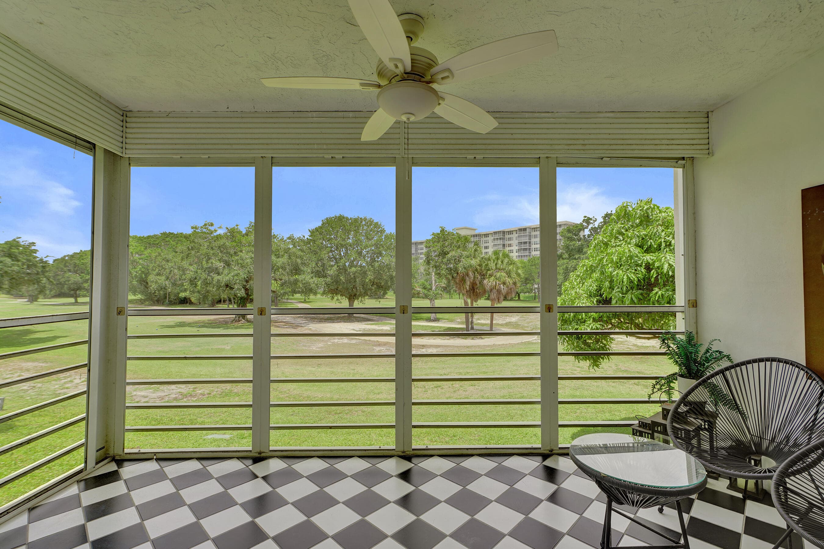 545 Oaks Lane 204, Pompano Beach, FL 33069 — photo 9 of 59