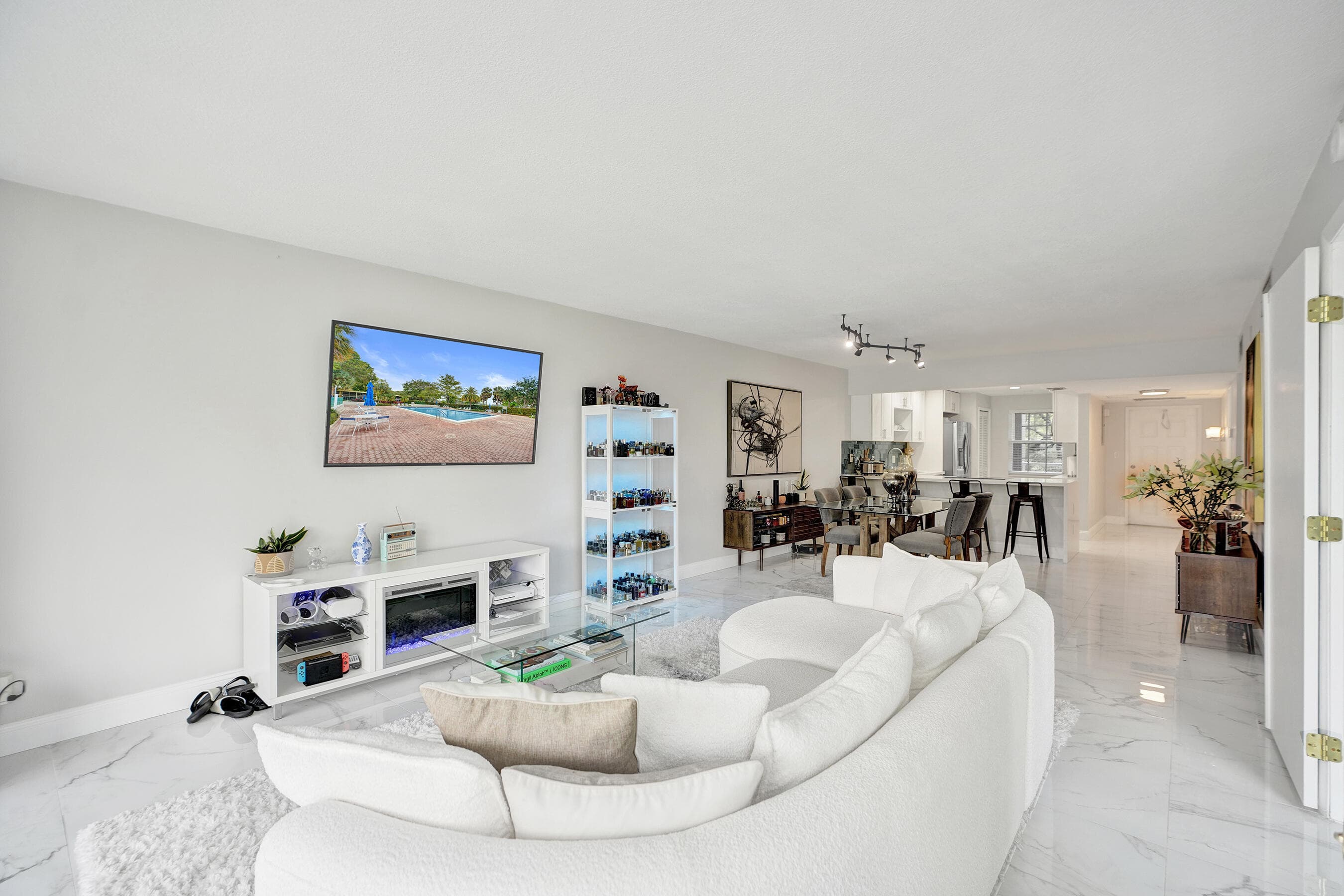 545 Oaks Lane 204, Pompano Beach, FL 33069 — photo 4 of 59